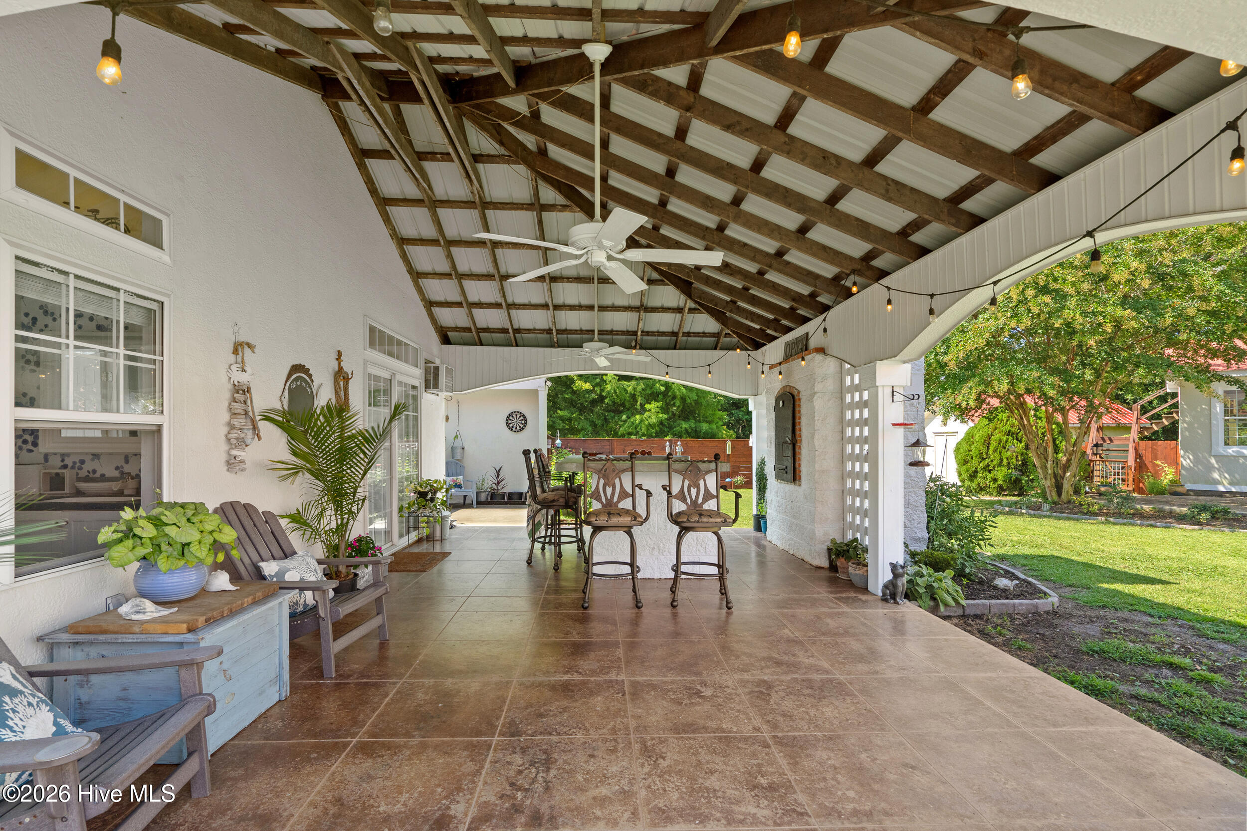 100548426 | Photo 36