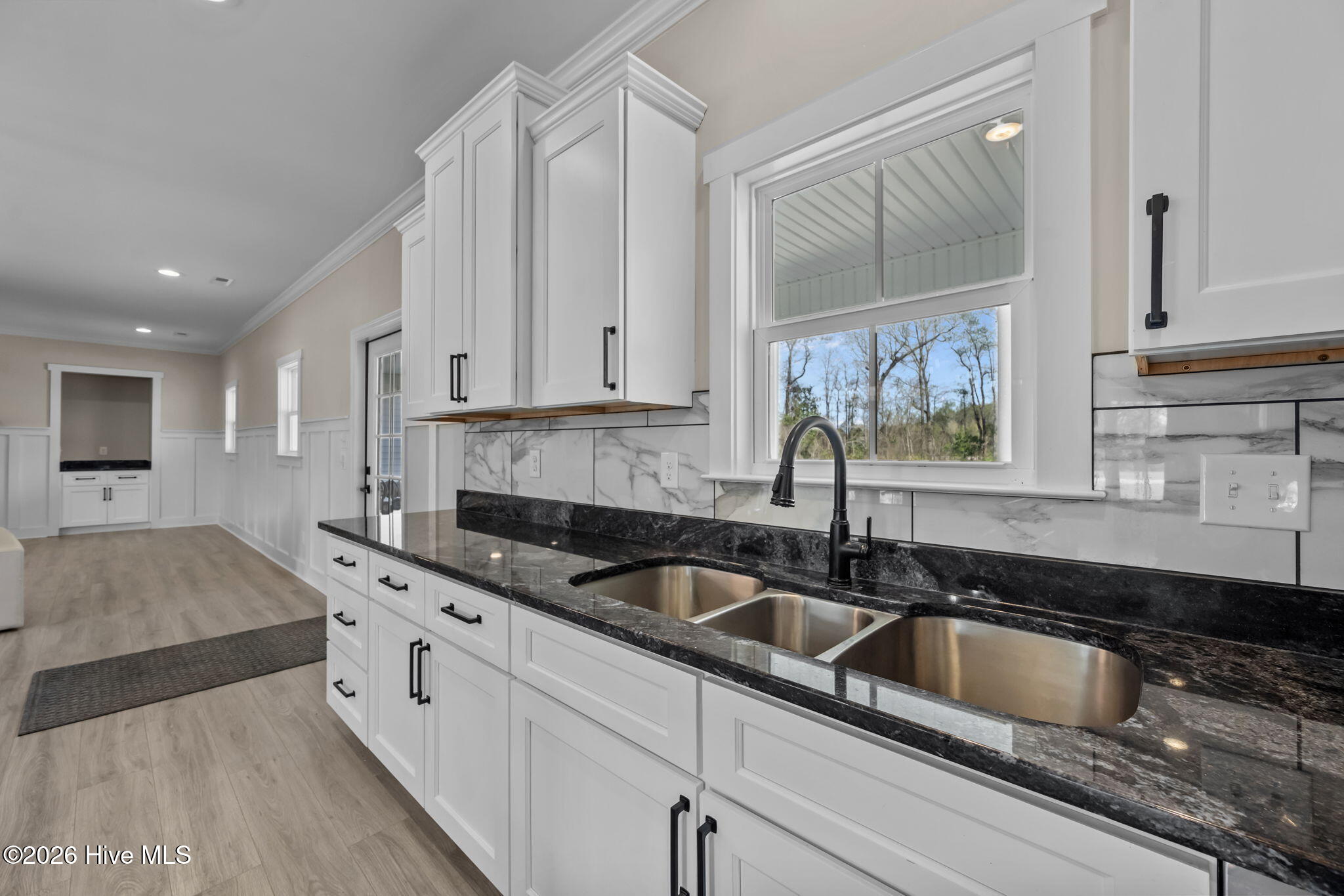 100564402 | Photo 11