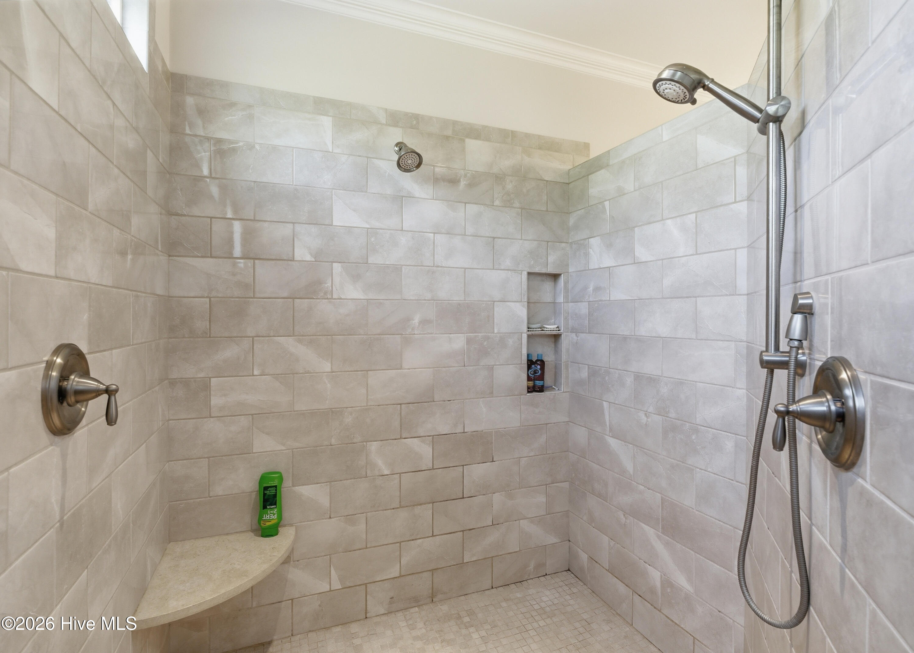 100569454 | Photo 41