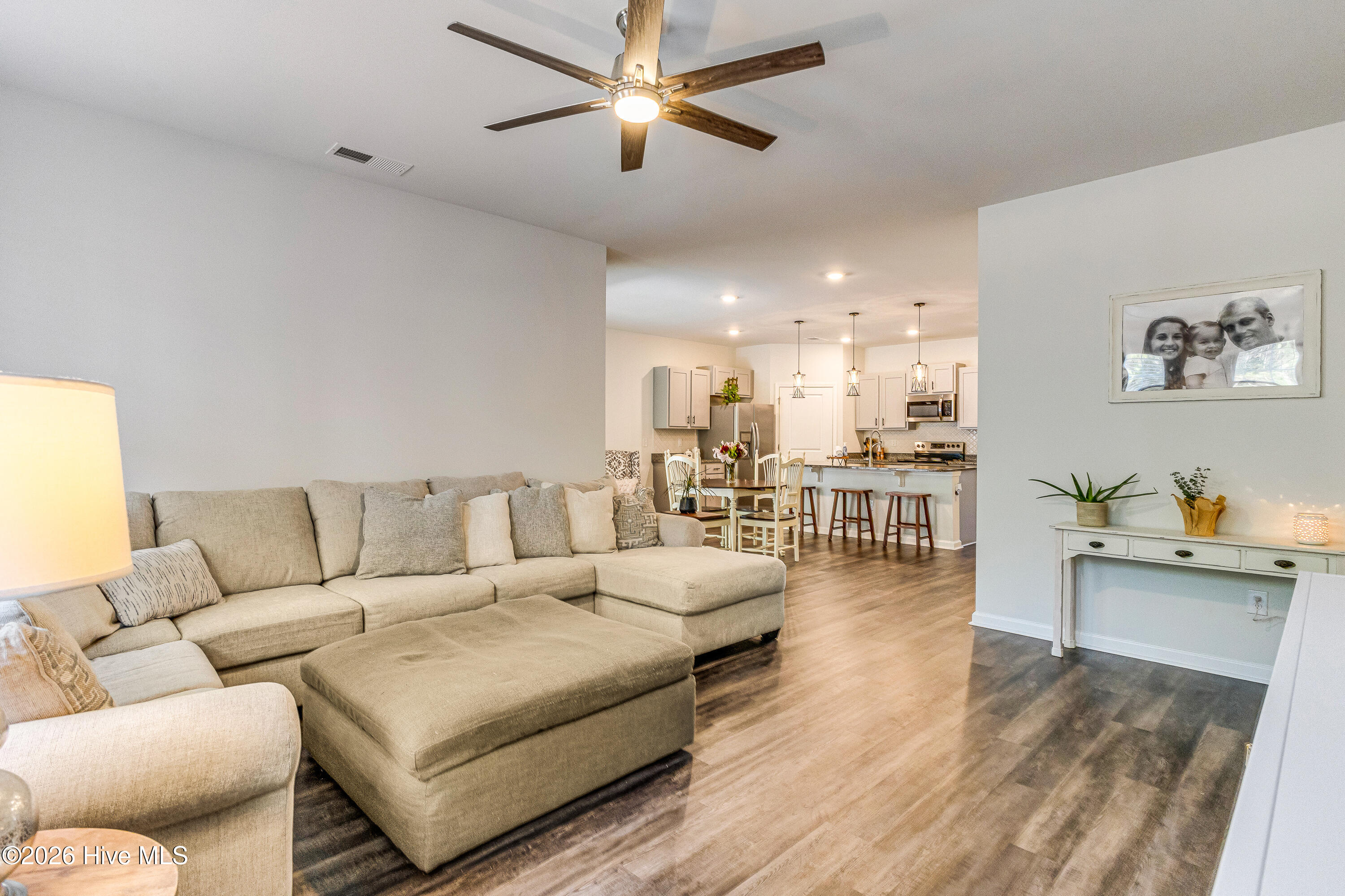 100549305 | Photo 17