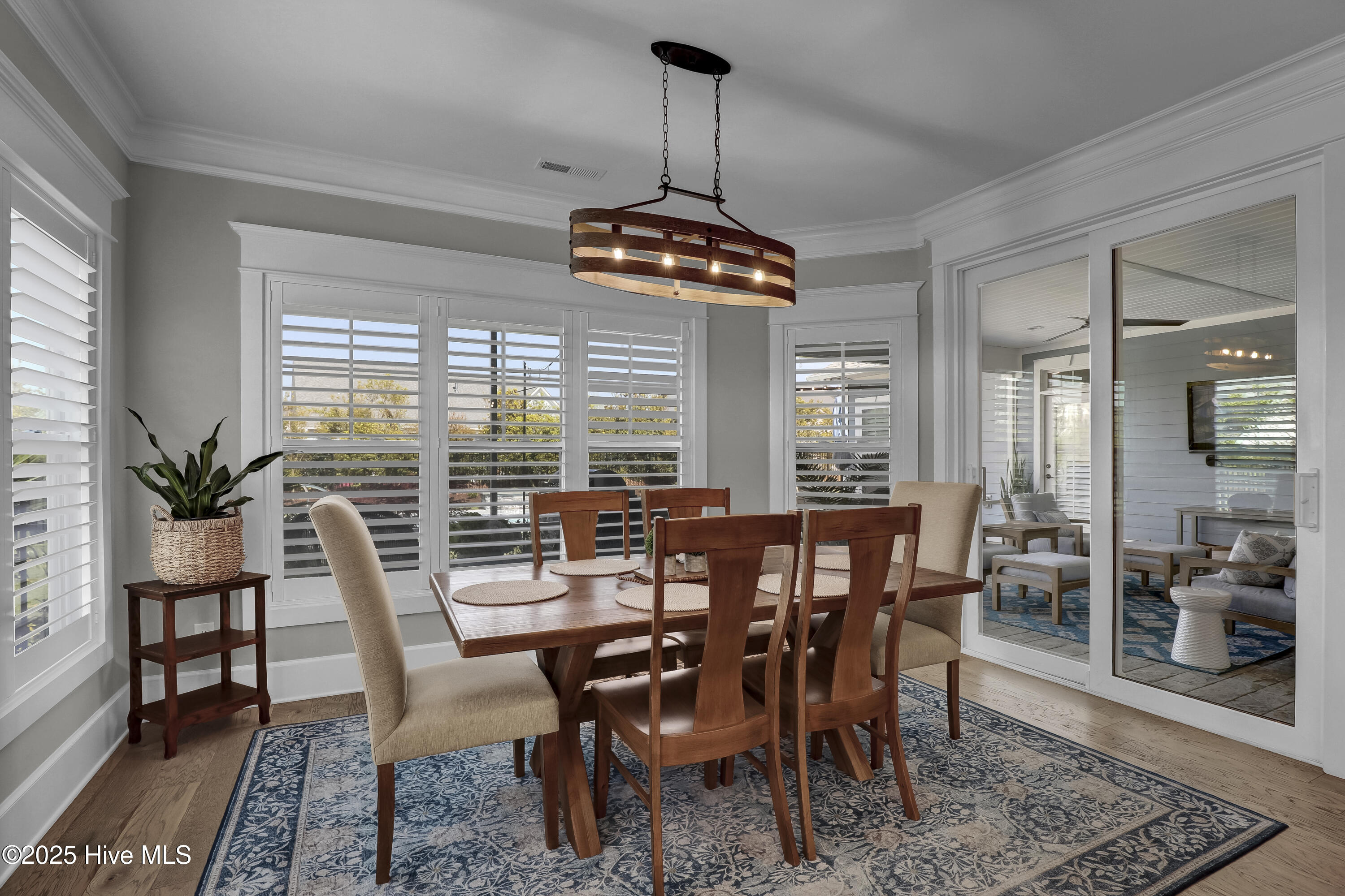 100557046 | Photo 14