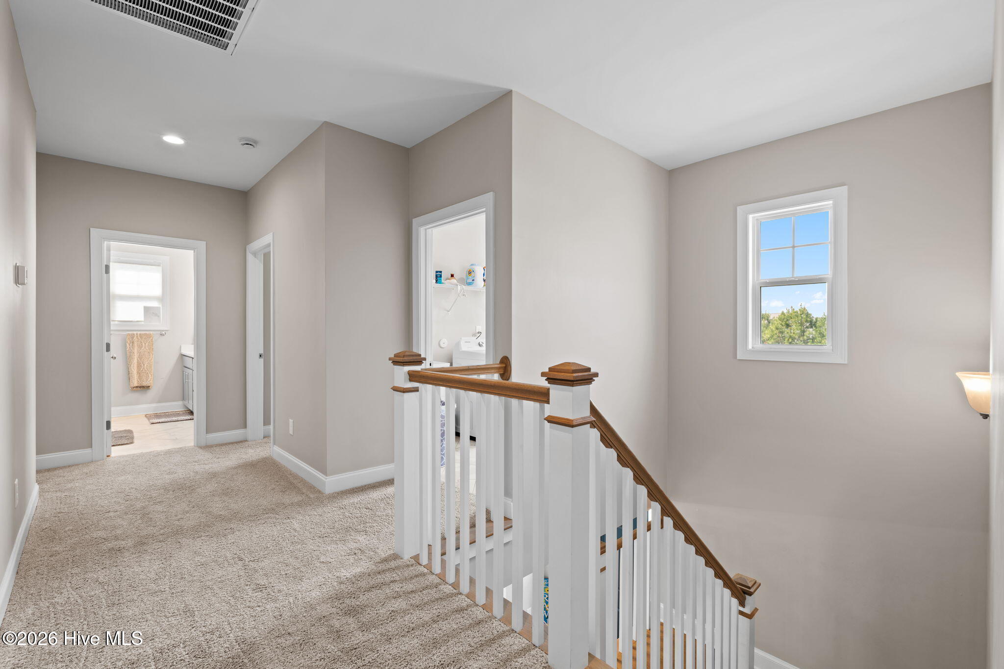 100564109 | Photo 17