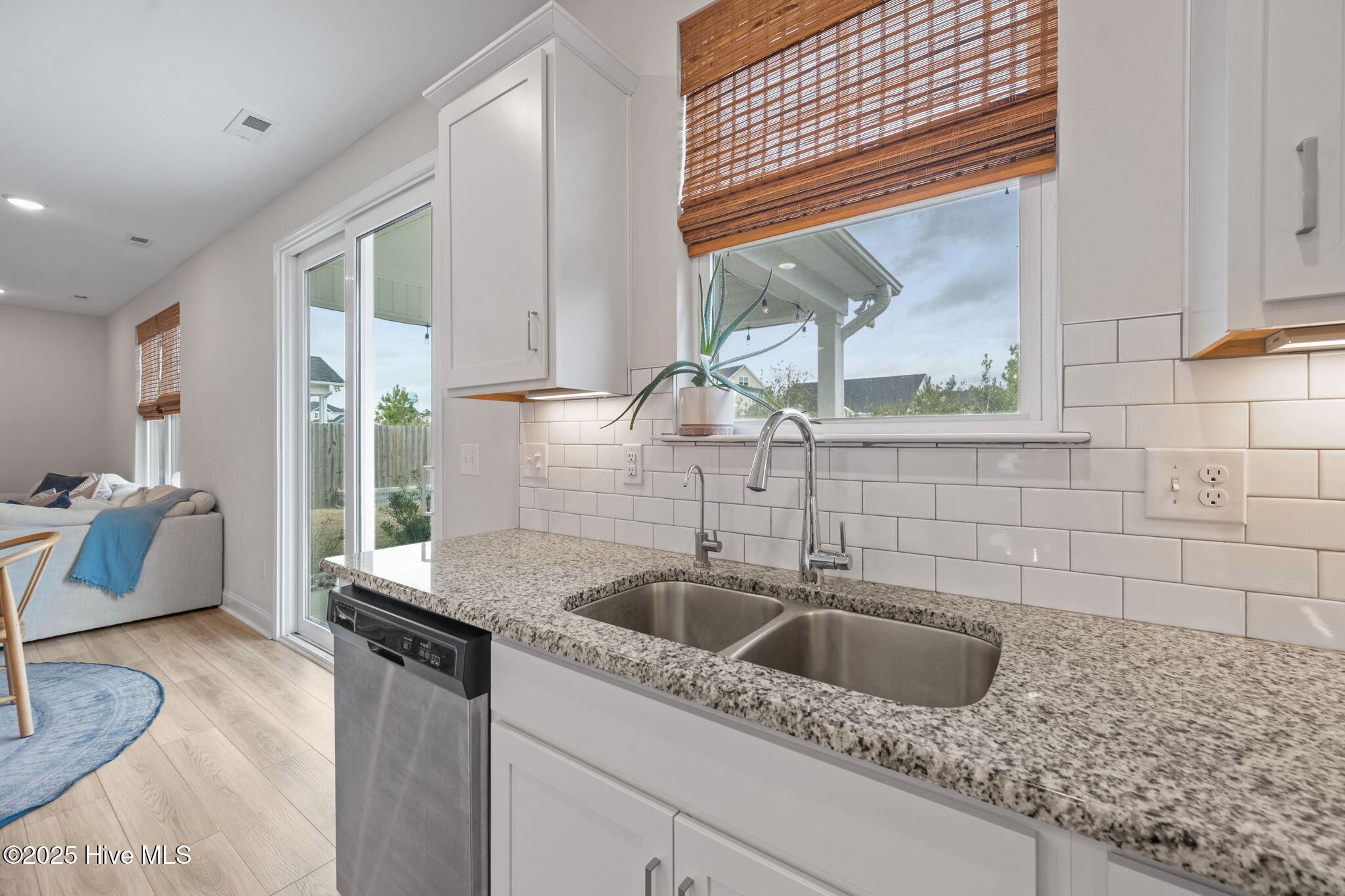 100547025 | Photo 15