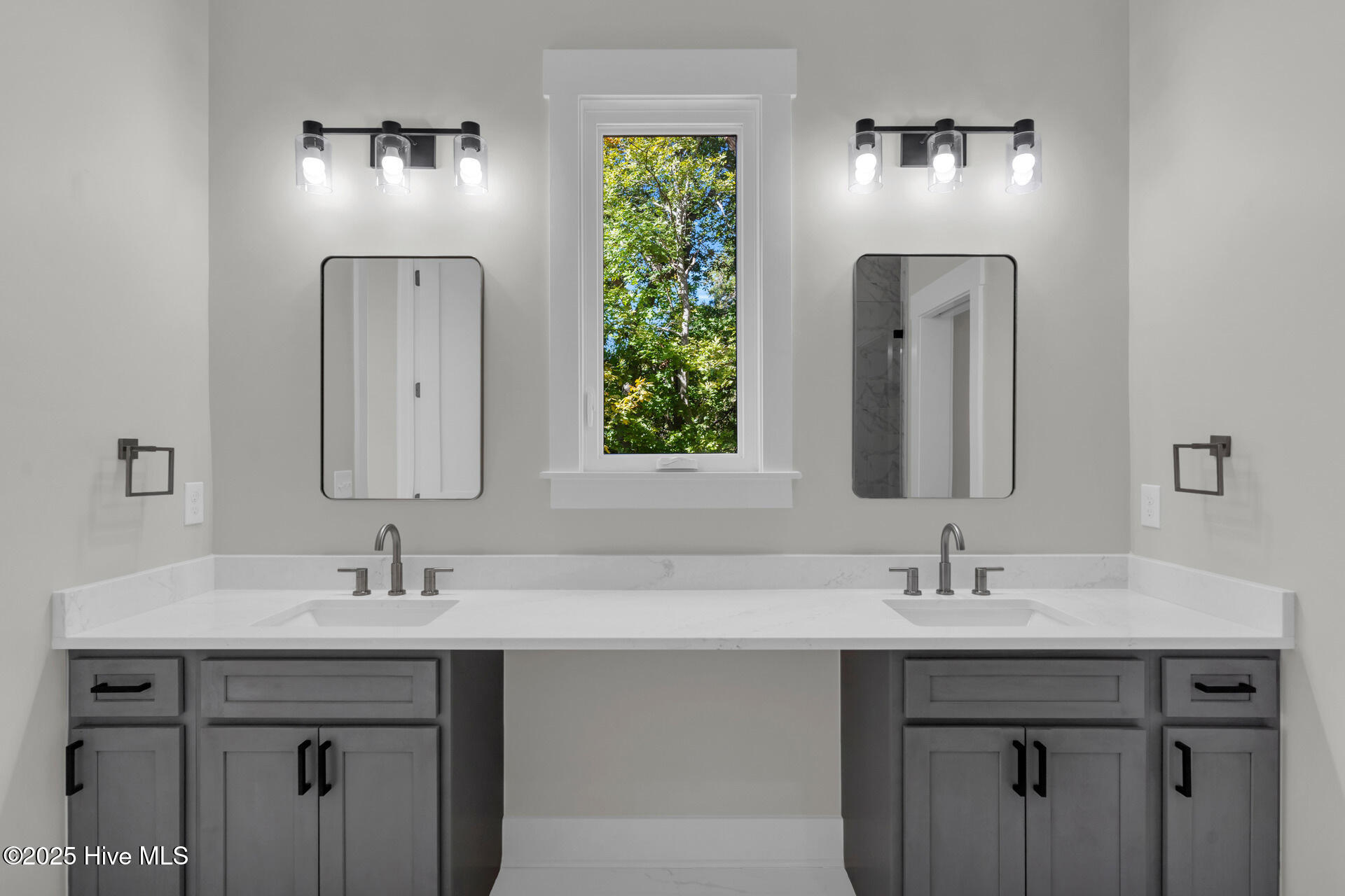 100539388 | Photo 41