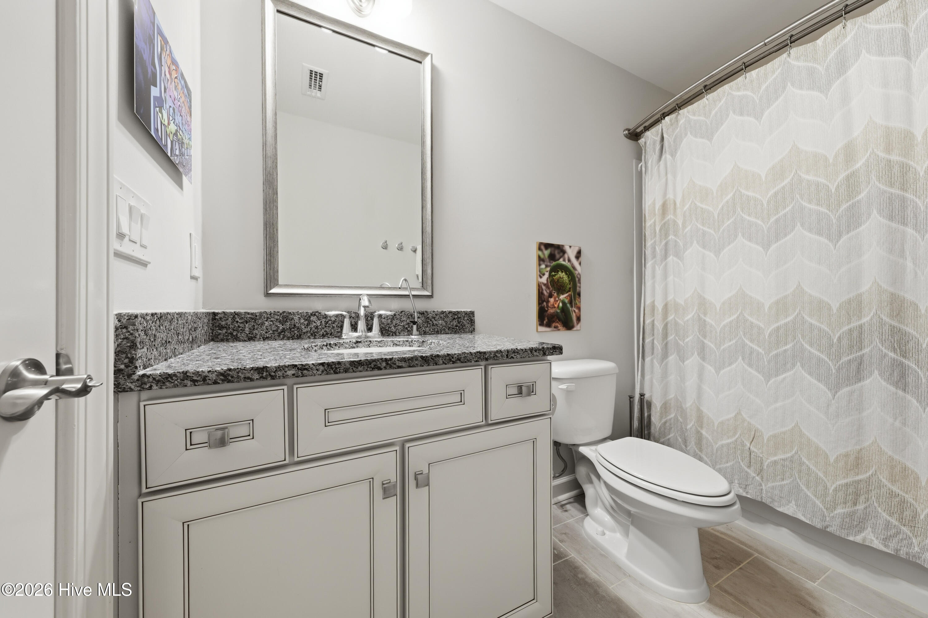 100557965 | Photo 24