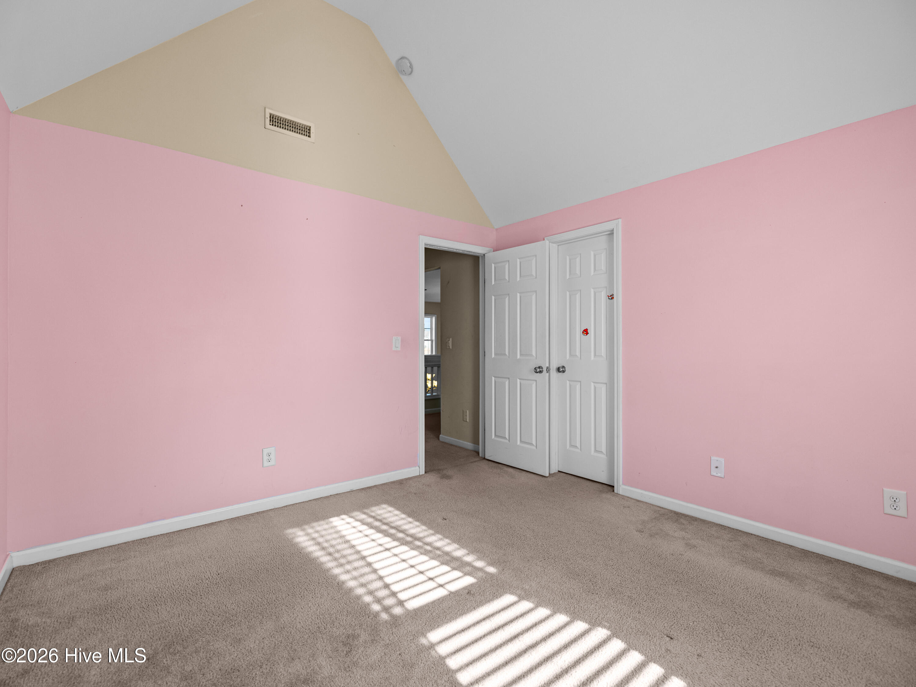 100553389 | Photo 49