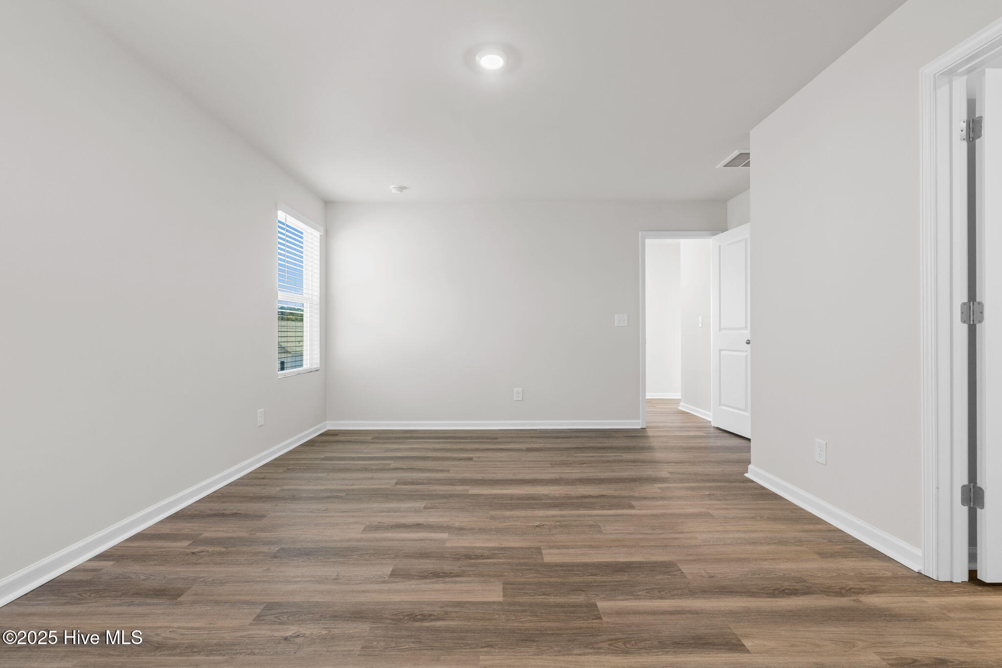 100521892 | Photo 38