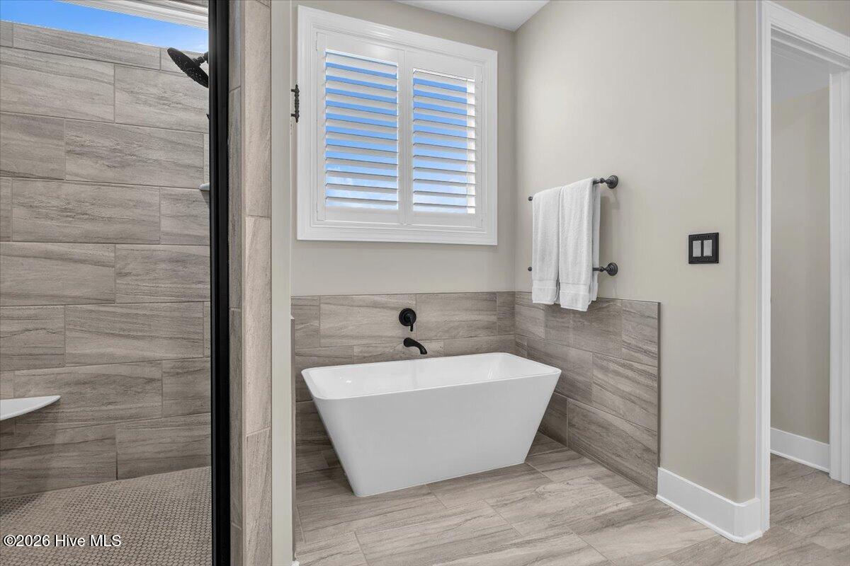 100552703 | Photo 32