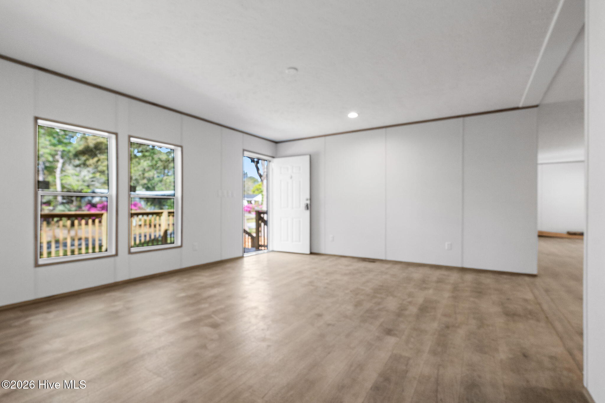 100569950 | Photo 45