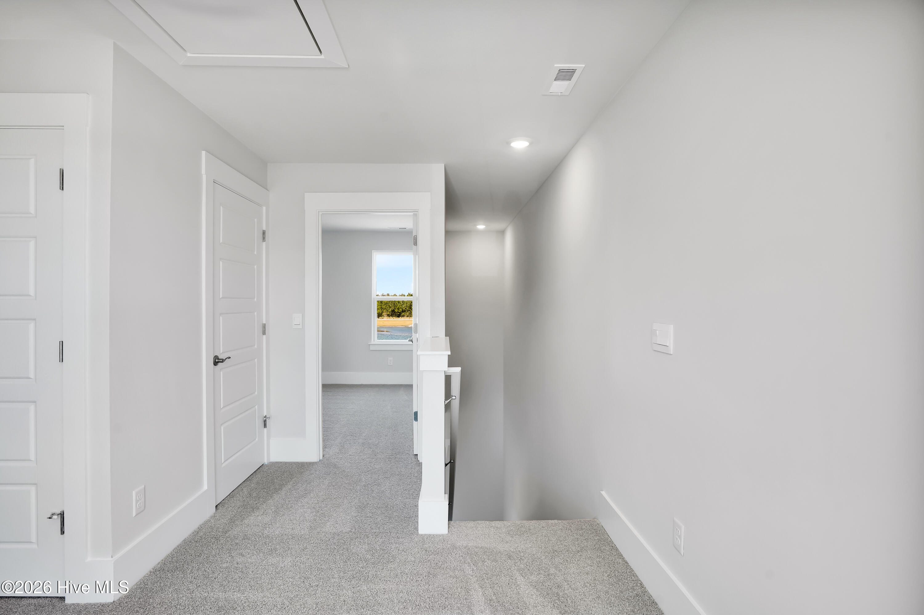 100557300 | Photo 14