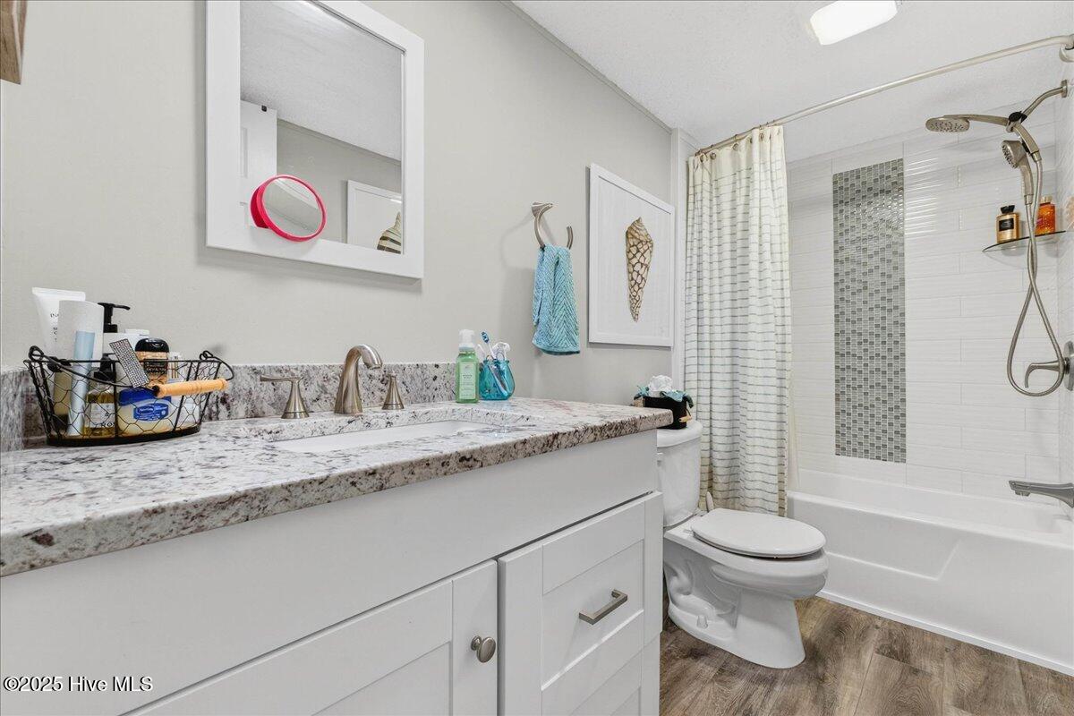 100543222 | Photo 23