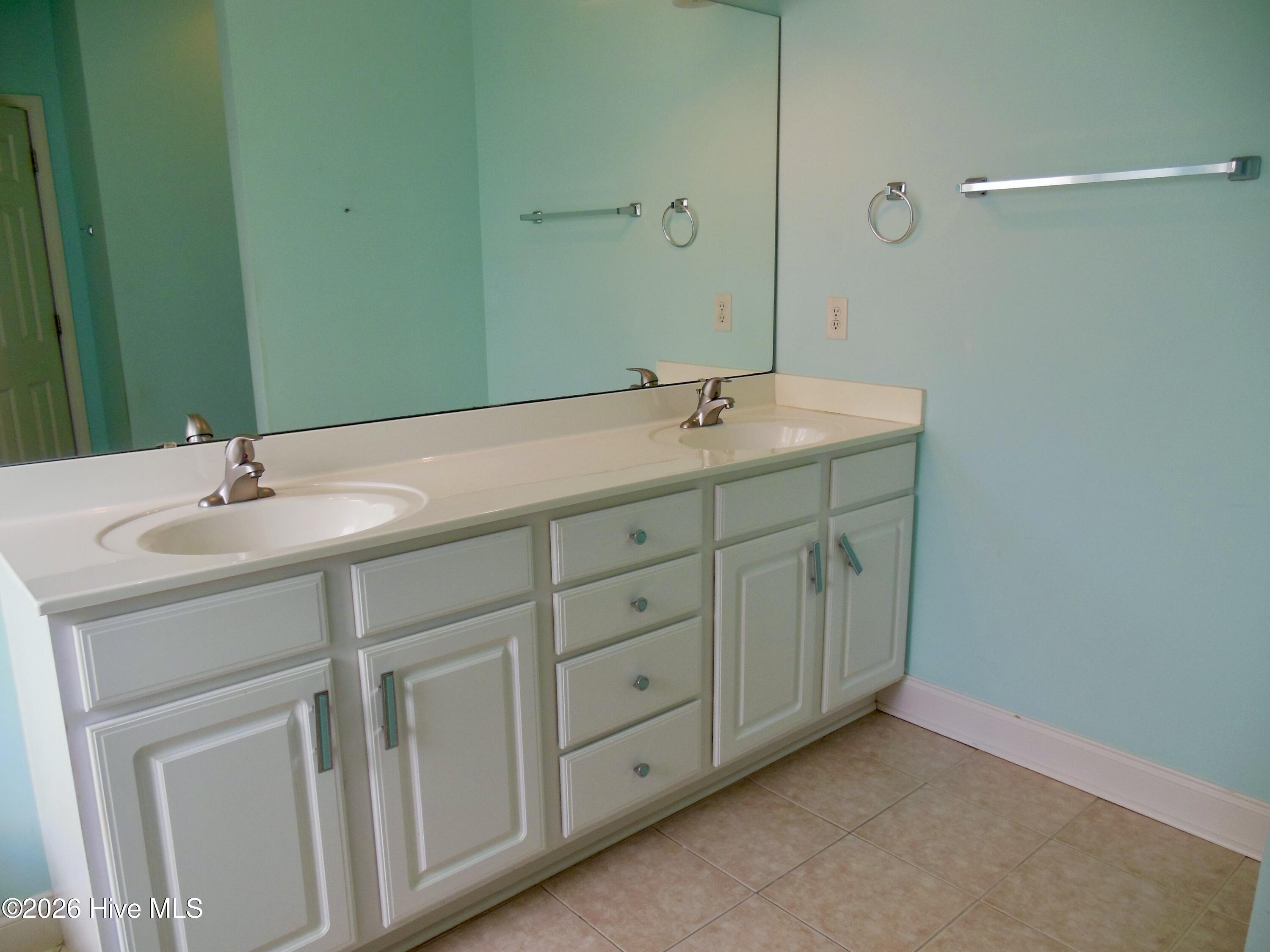 100570032 | Photo 14