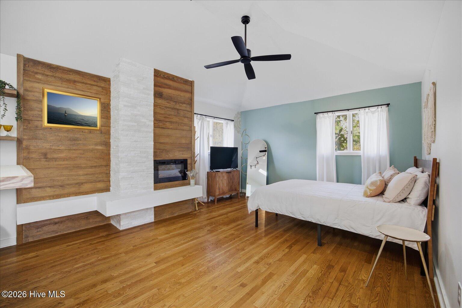 100555518 | Photo 36