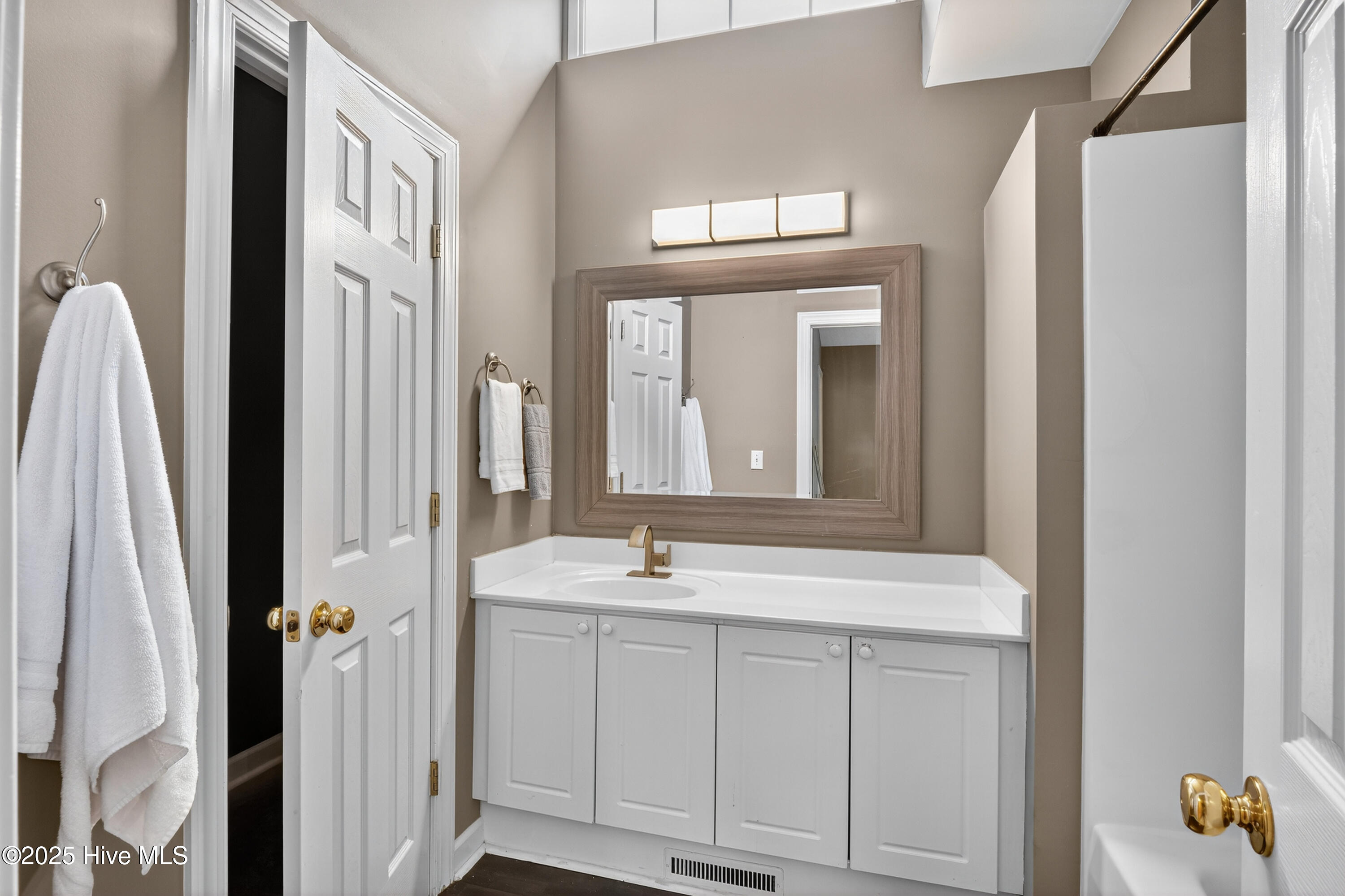 100526304 | Photo 22