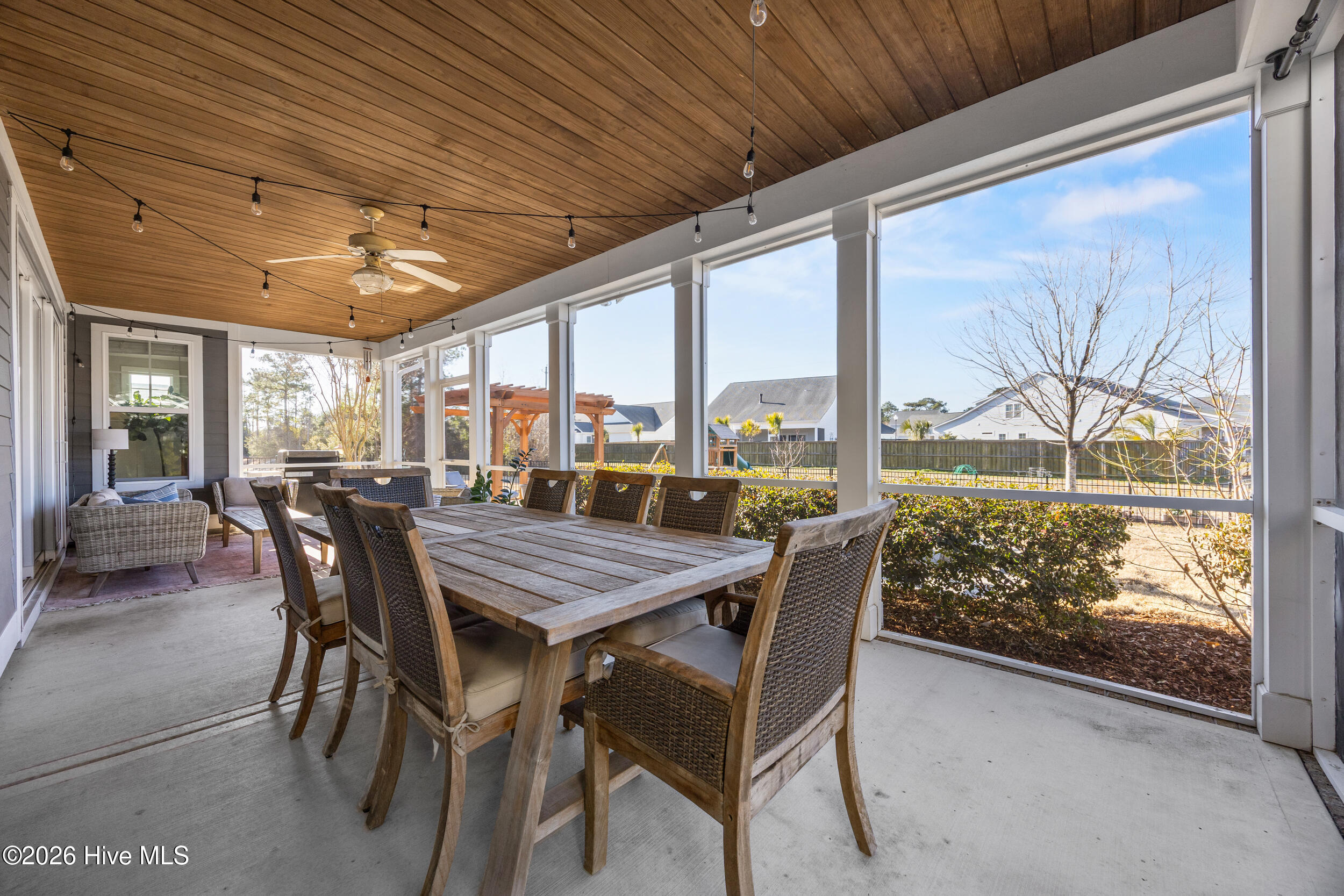 100551925 | Photo 28