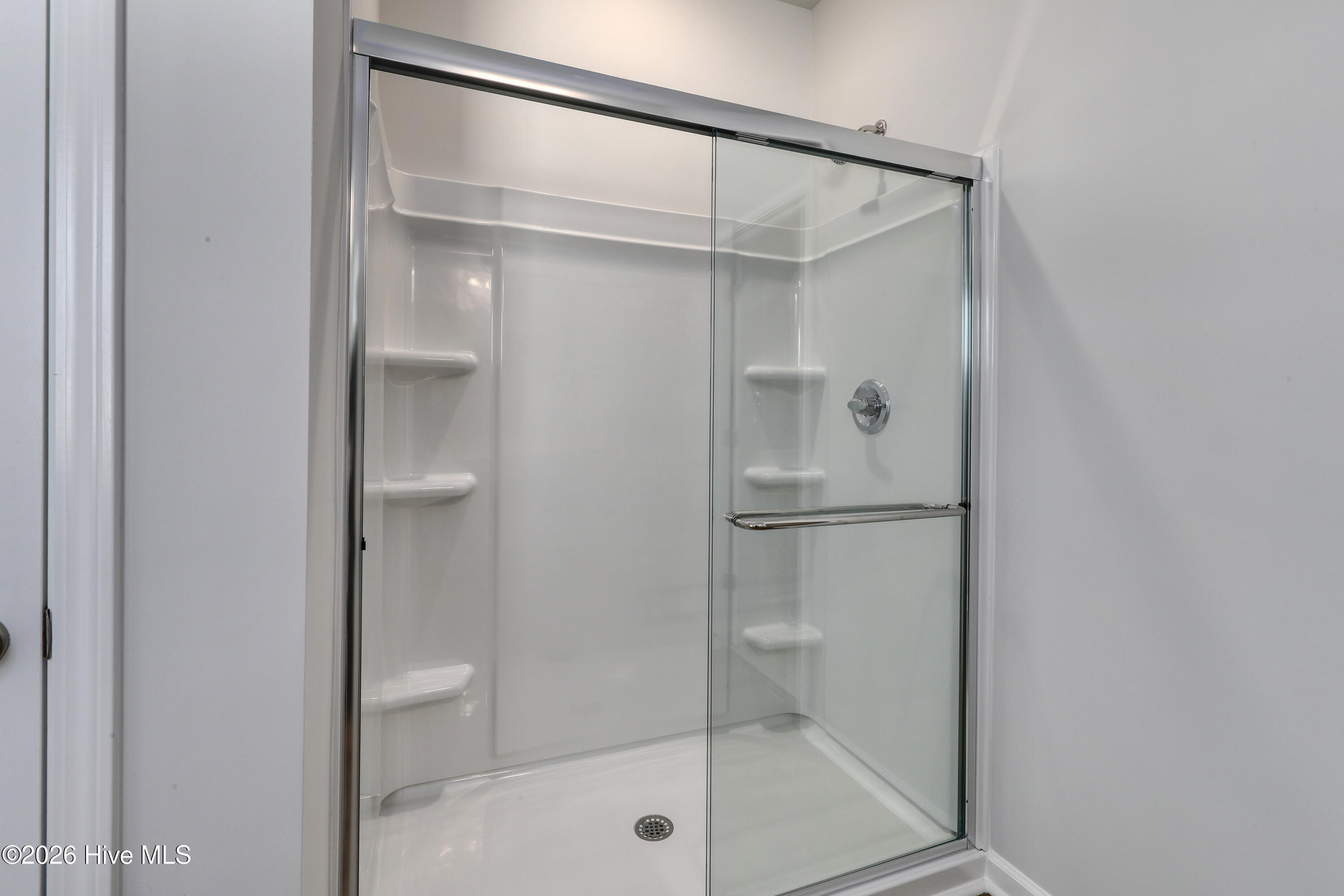 100520323 | Photo 25