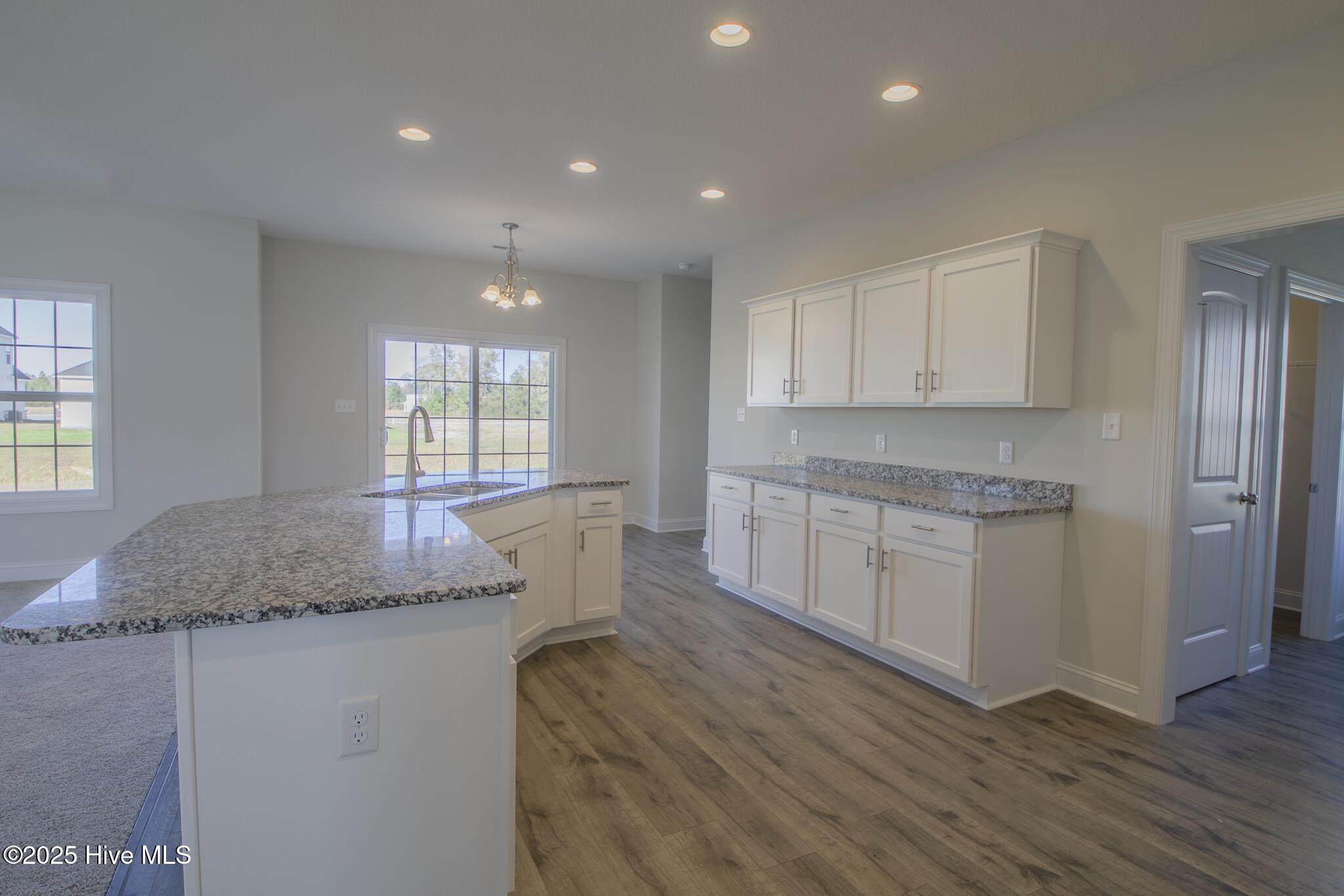 100488921 | Photo 11