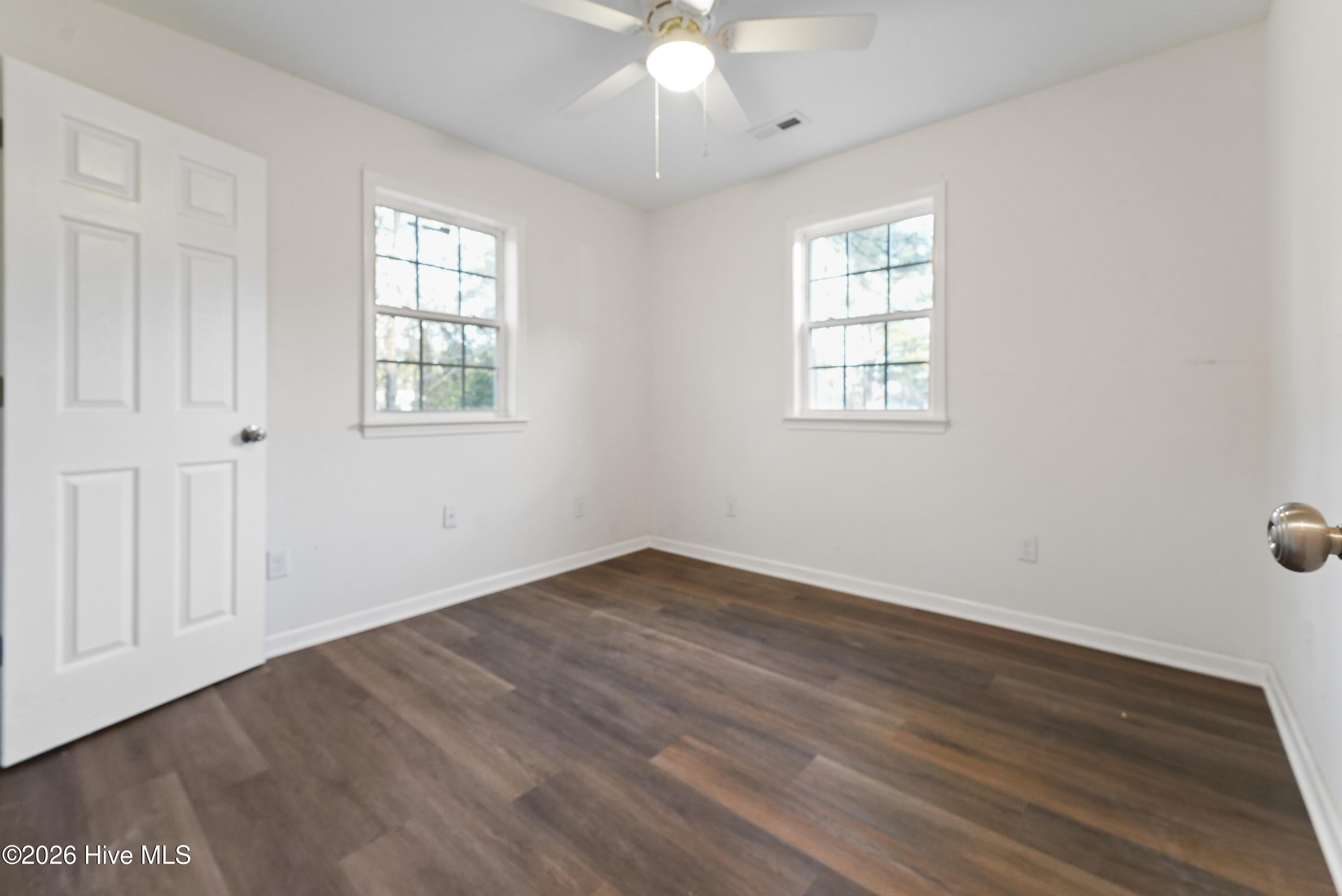 100548487 | Photo 56