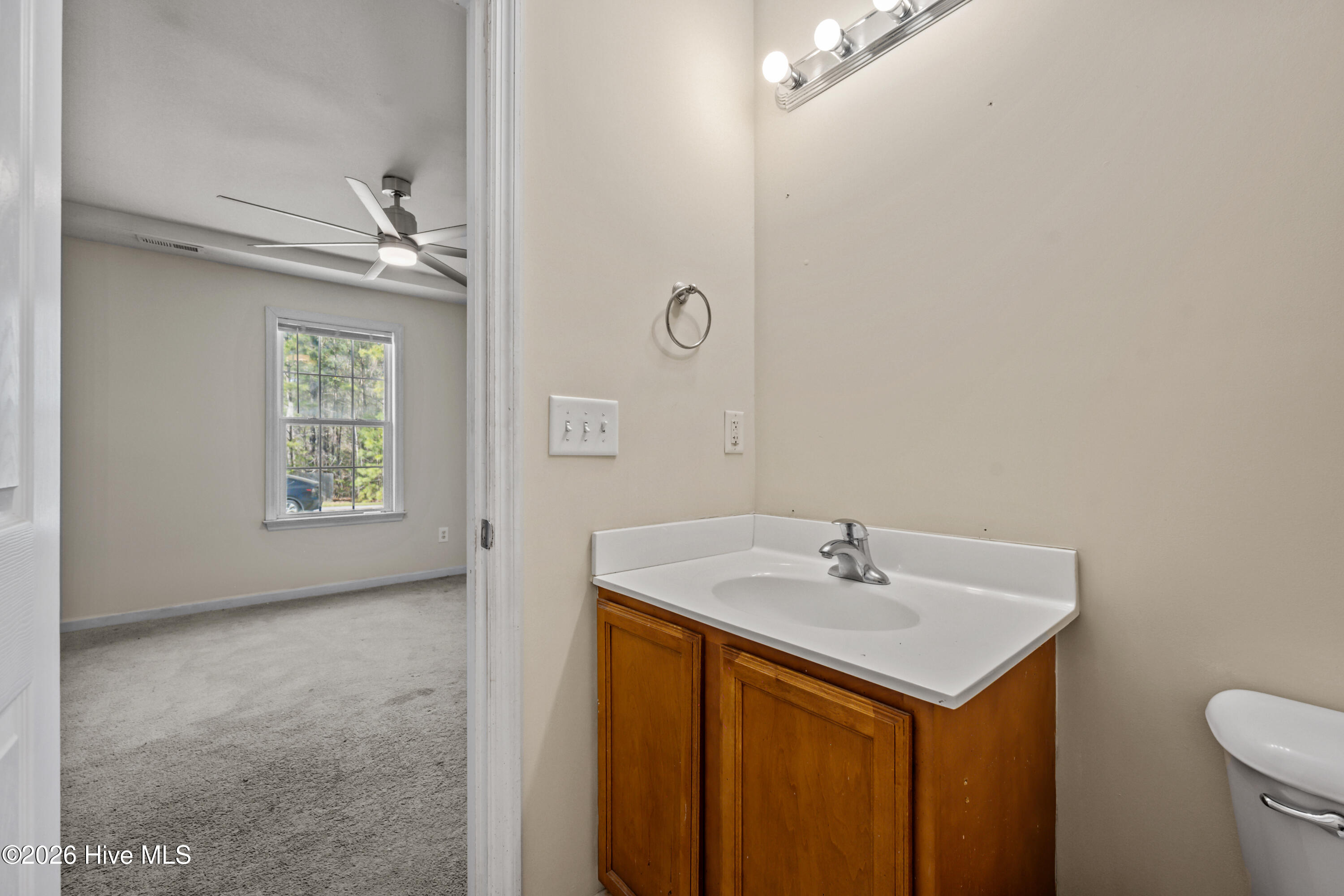 100564292 | Photo 12