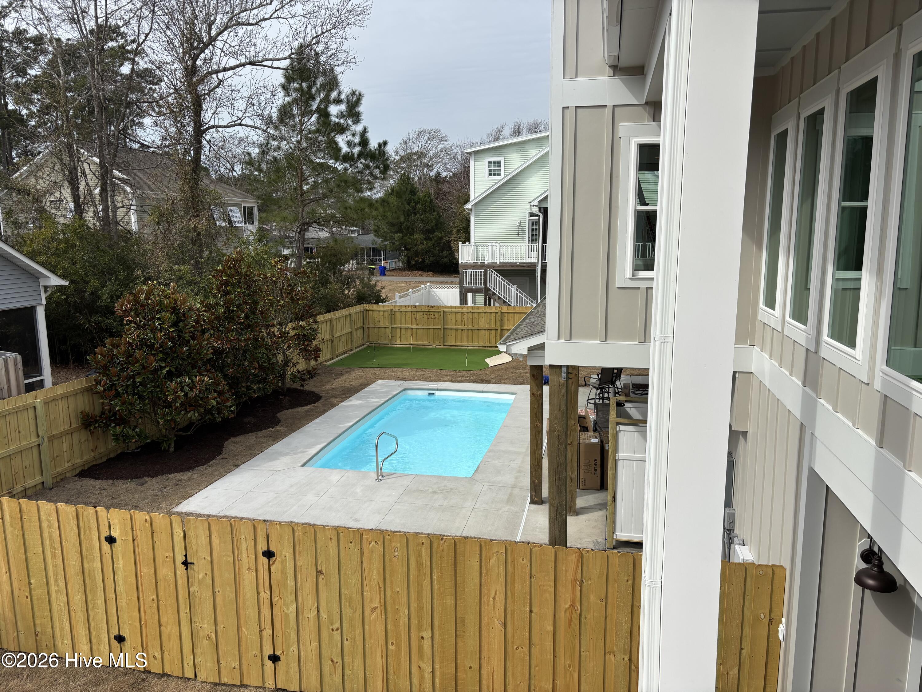 100516902 | Photo 143