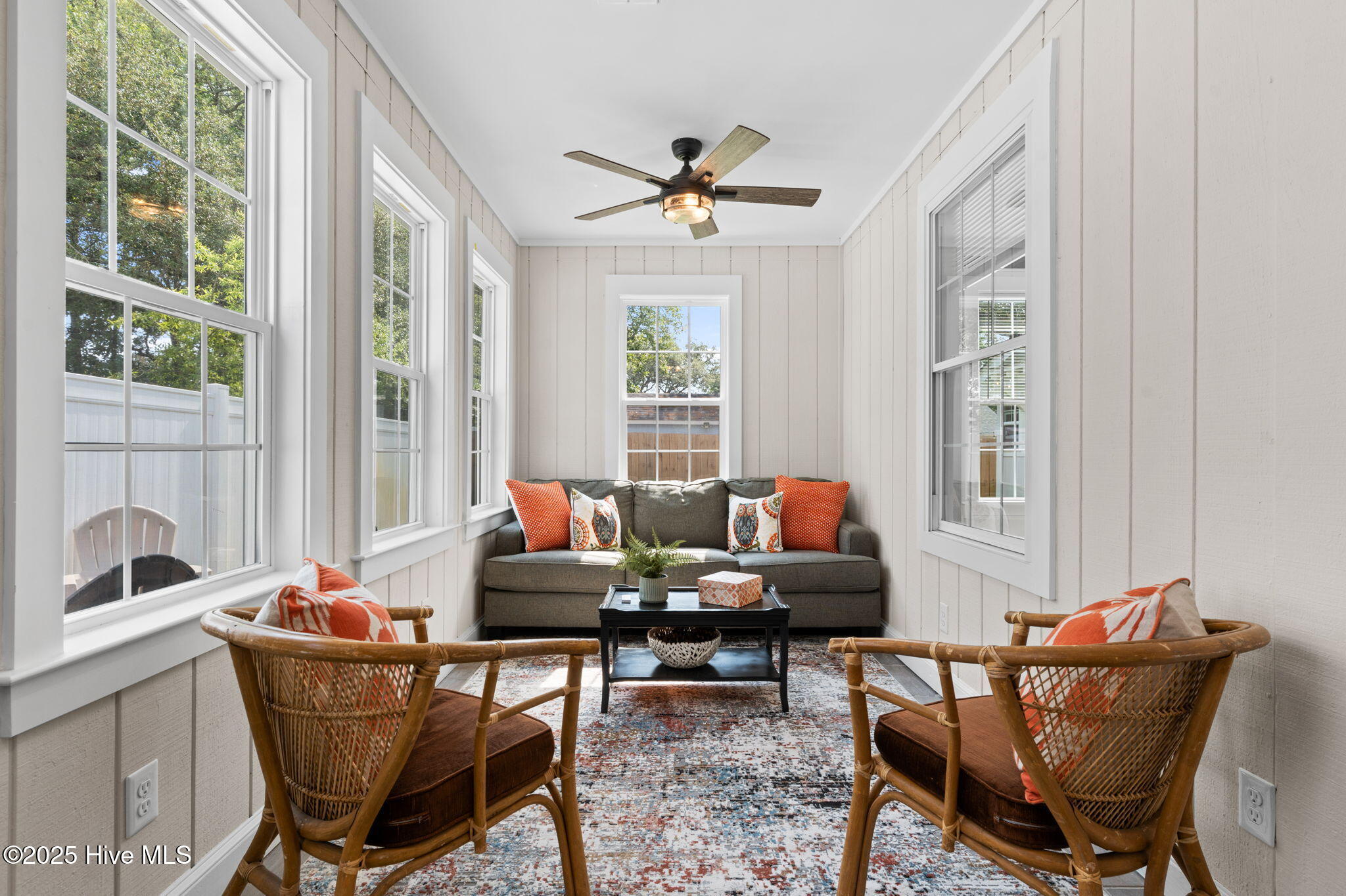 100492743 | Photo 15