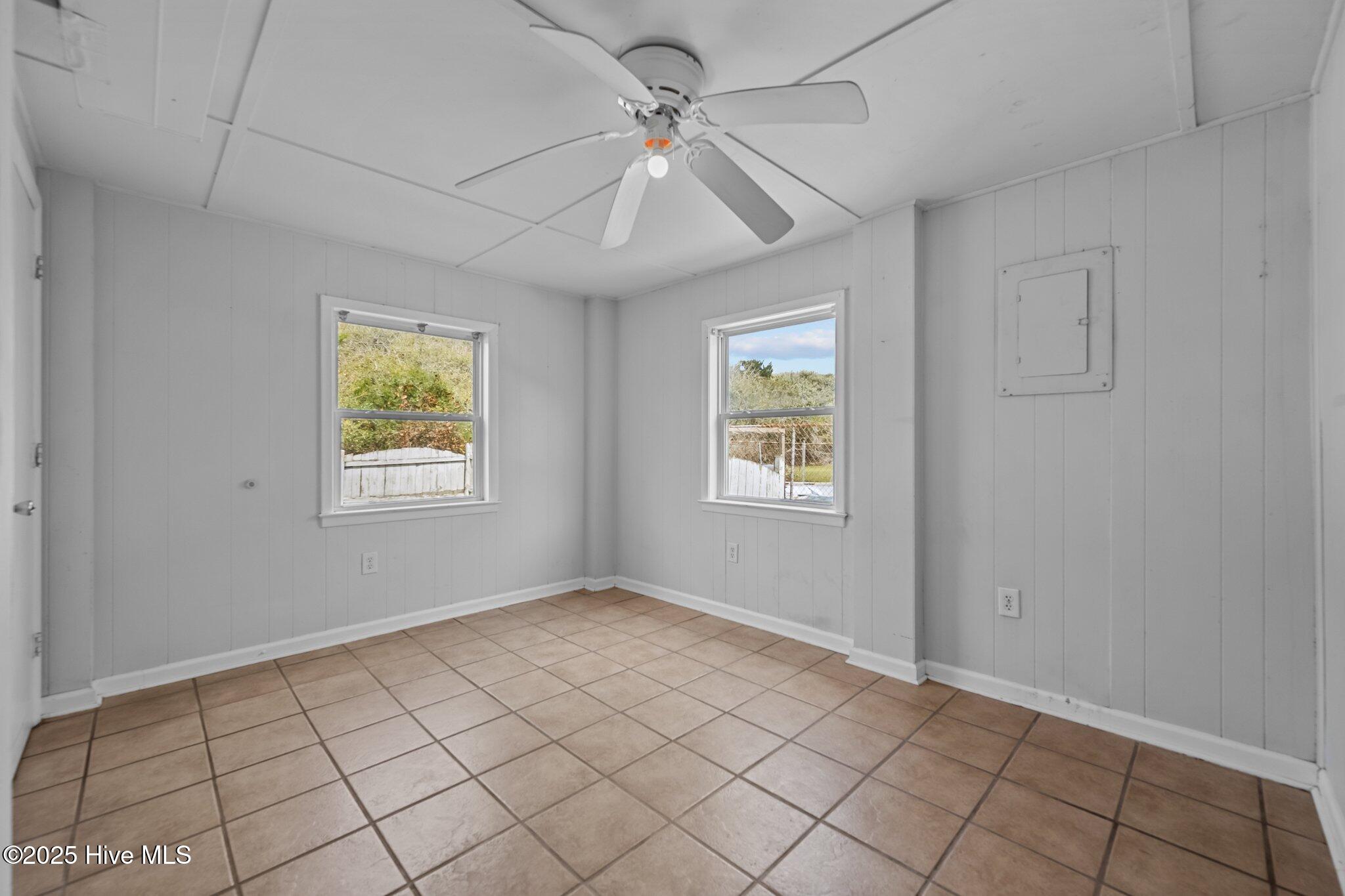 100555886 | Photo 14