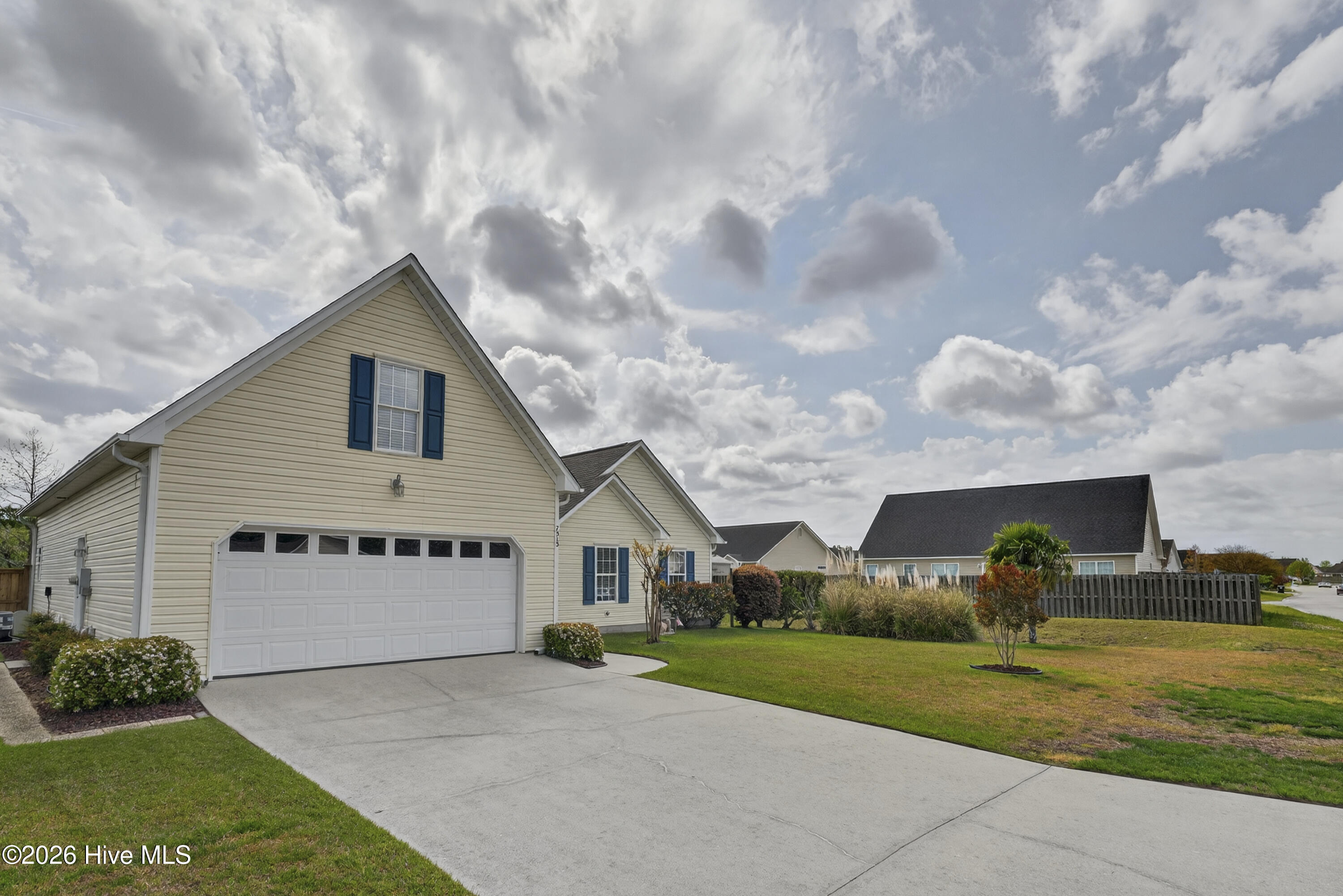 100565097 | Photo 38