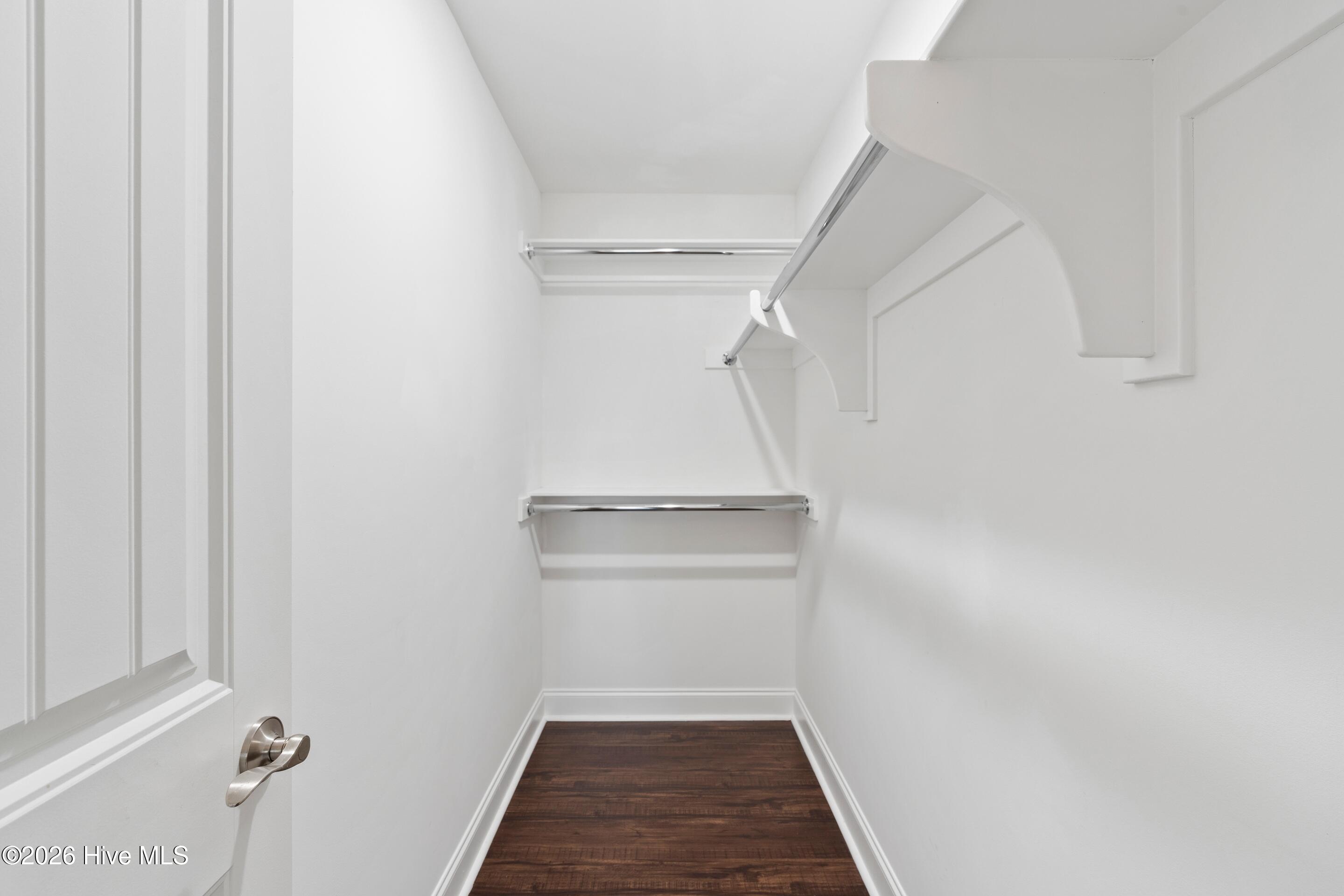 100548335 | Photo 23