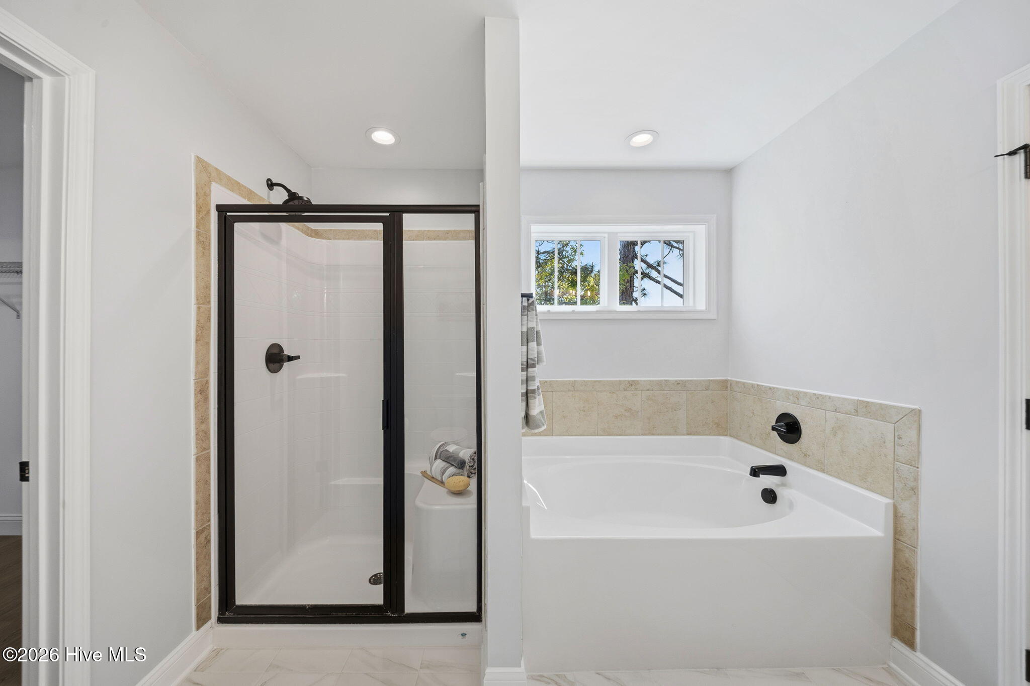 100566874 | Photo 38