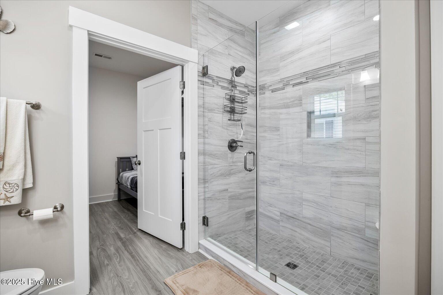 100528541 | Photo 38