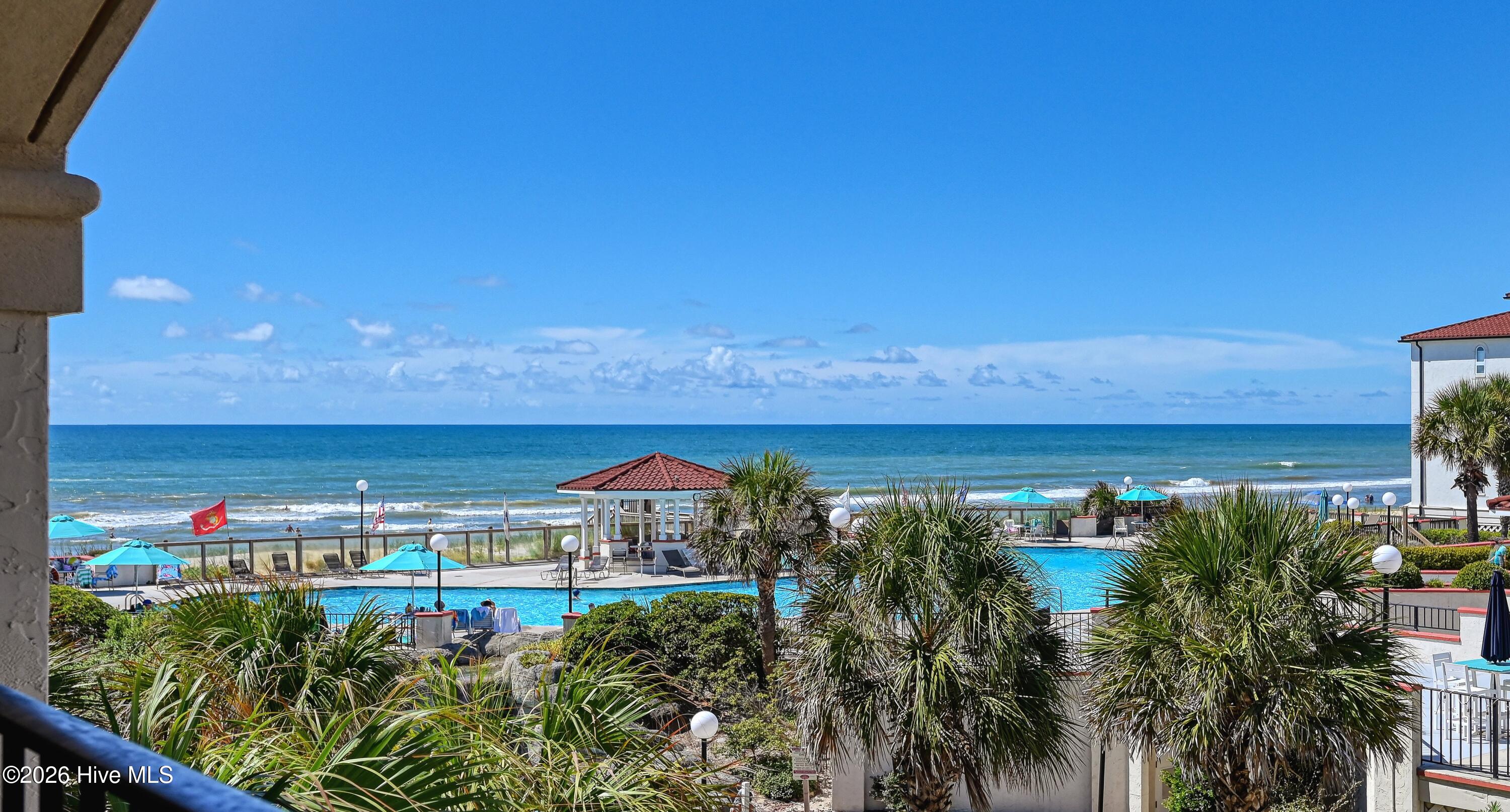 100568256 | Photo 51