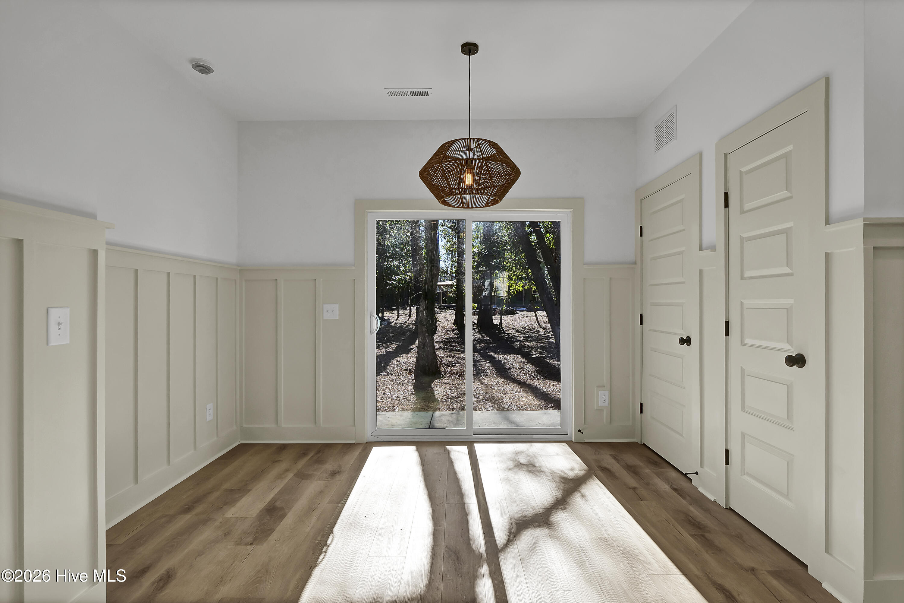 100549345 | Photo 14