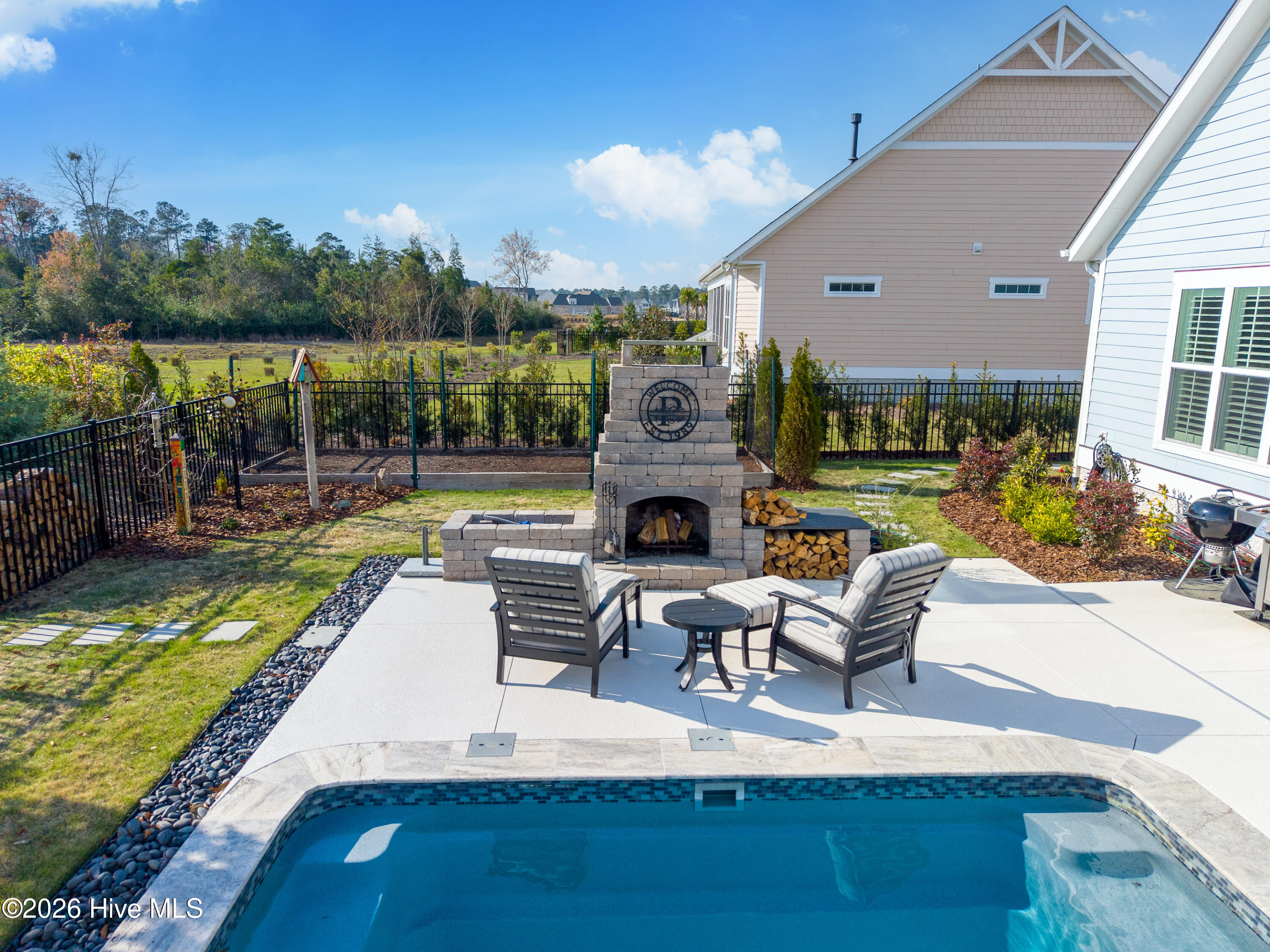 100562941 | Photo 55