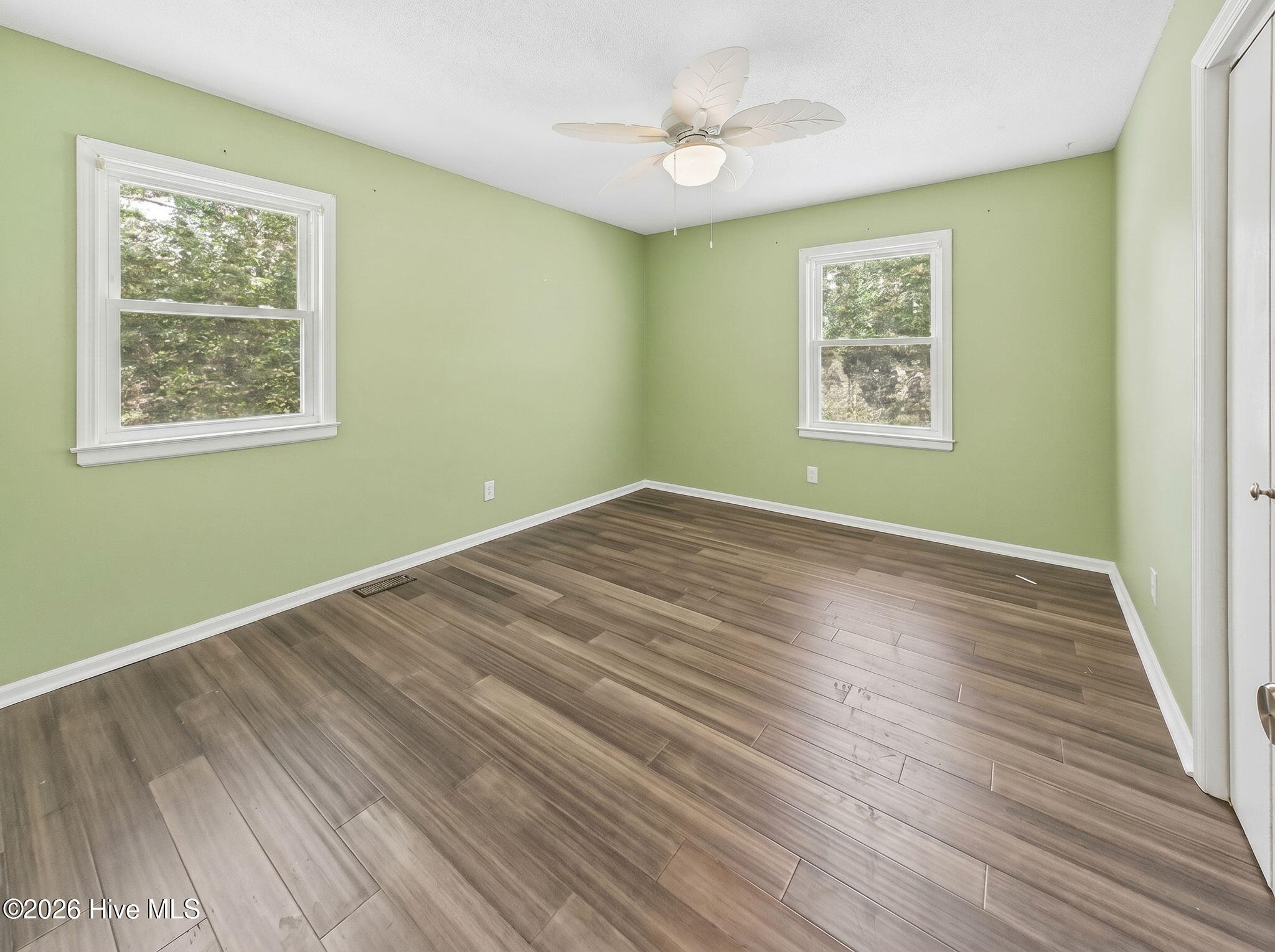 100569518 | Photo 32