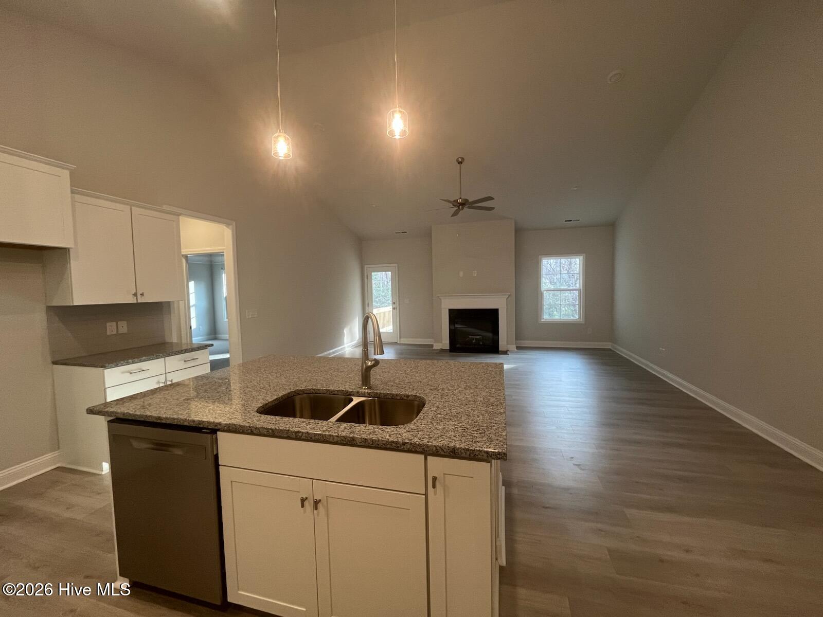 100552296 | Photo 14