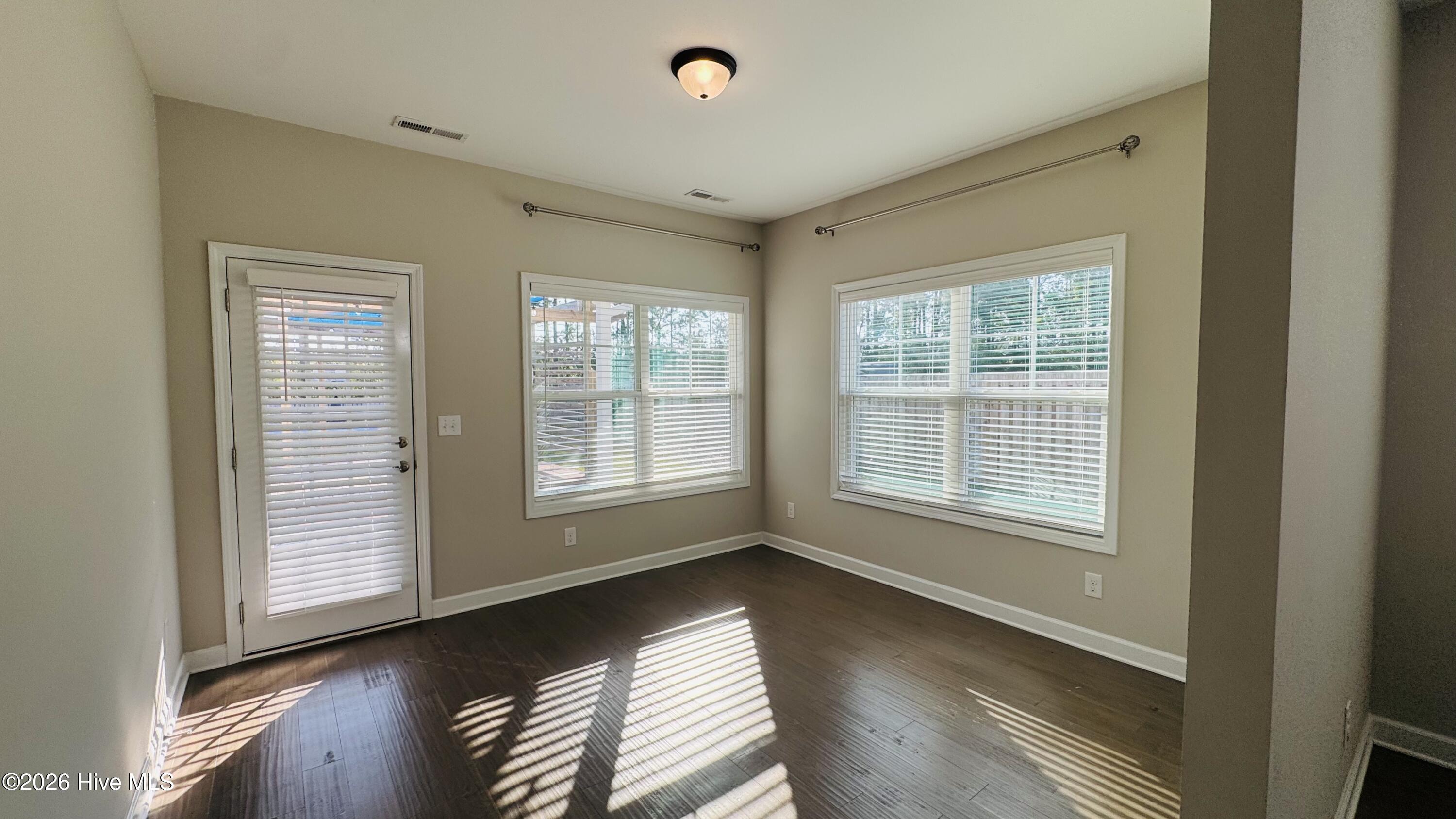 100562779 | Photo 13