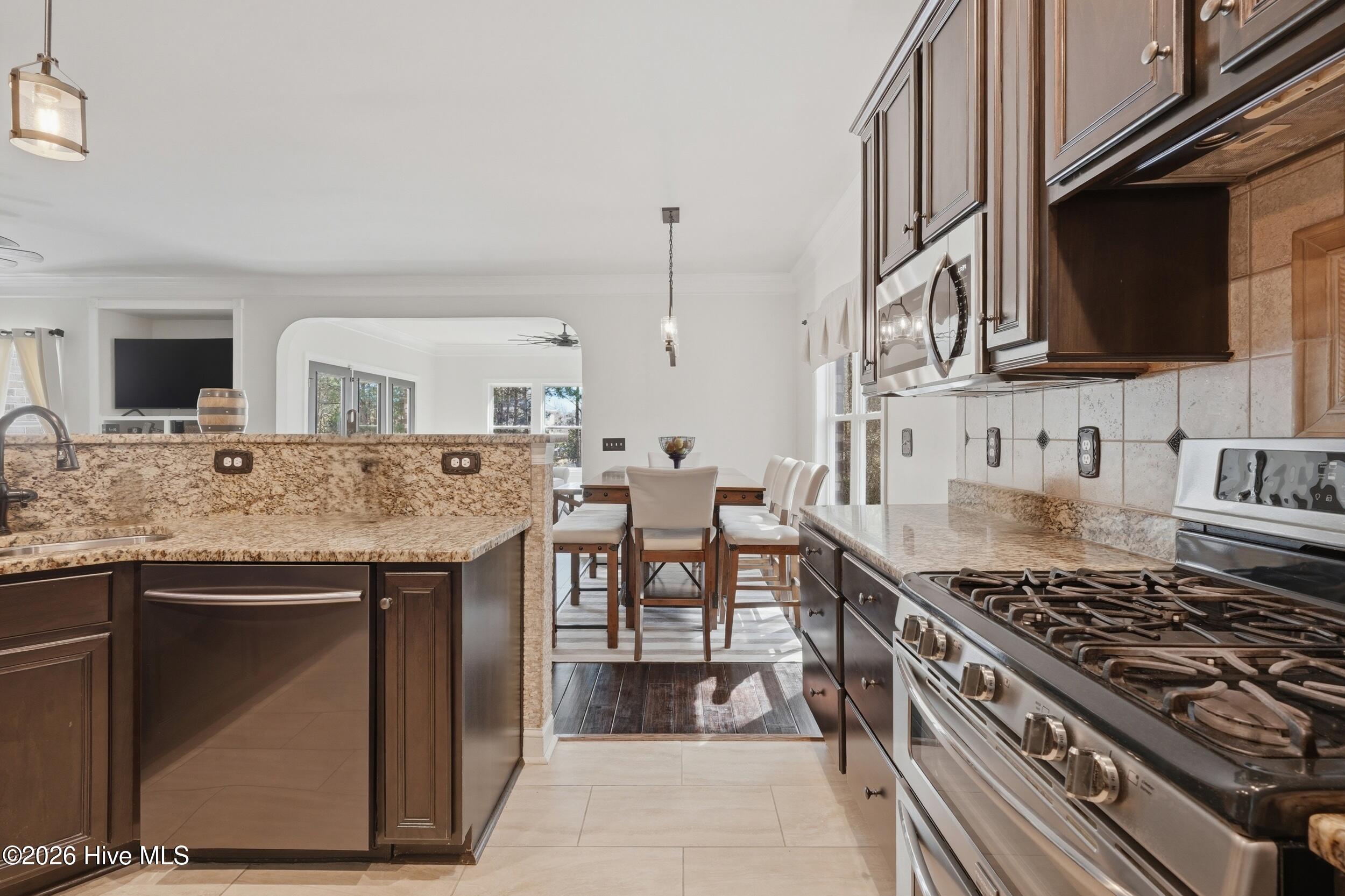 100551970 | Photo 19