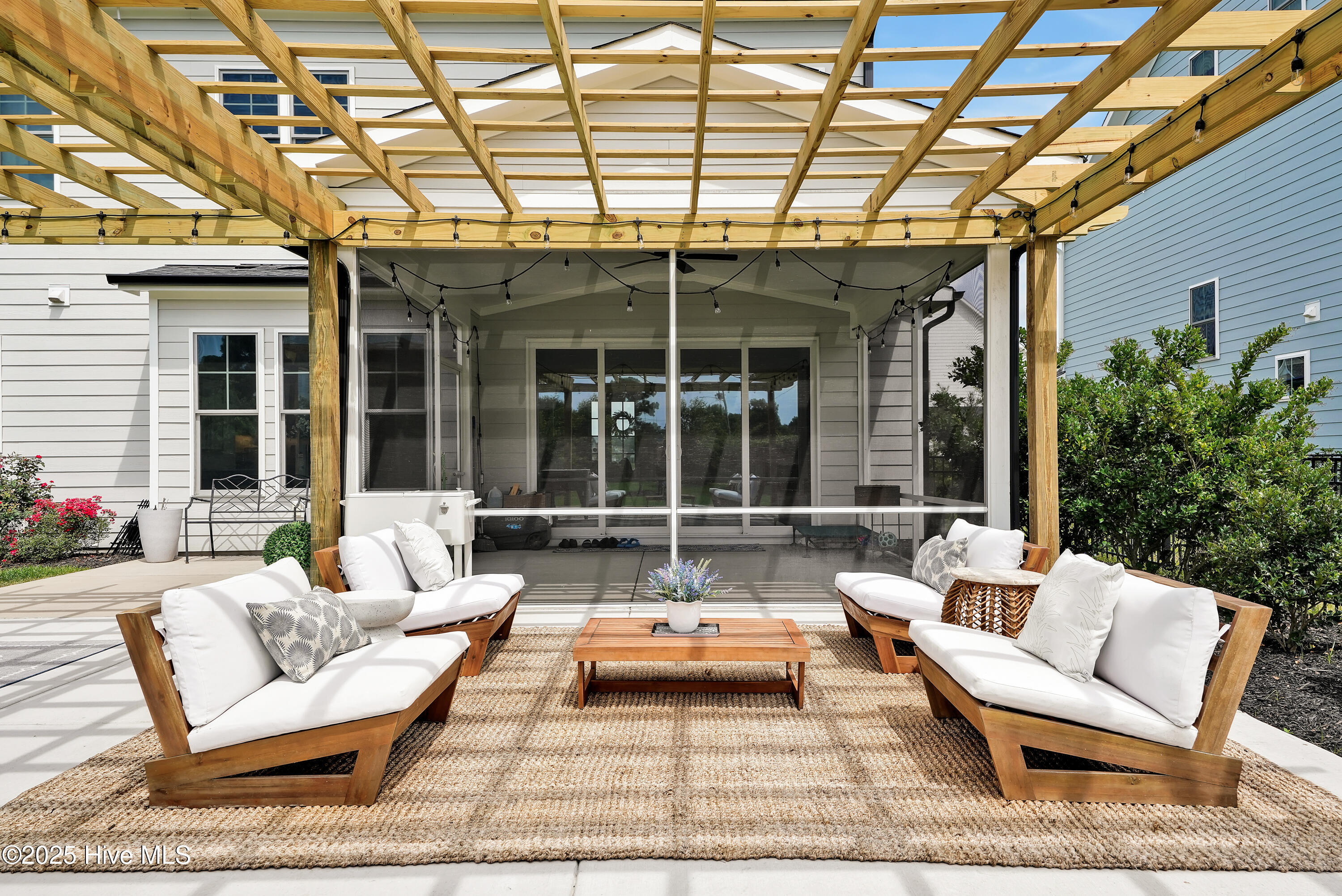 100520881 | Photo 35