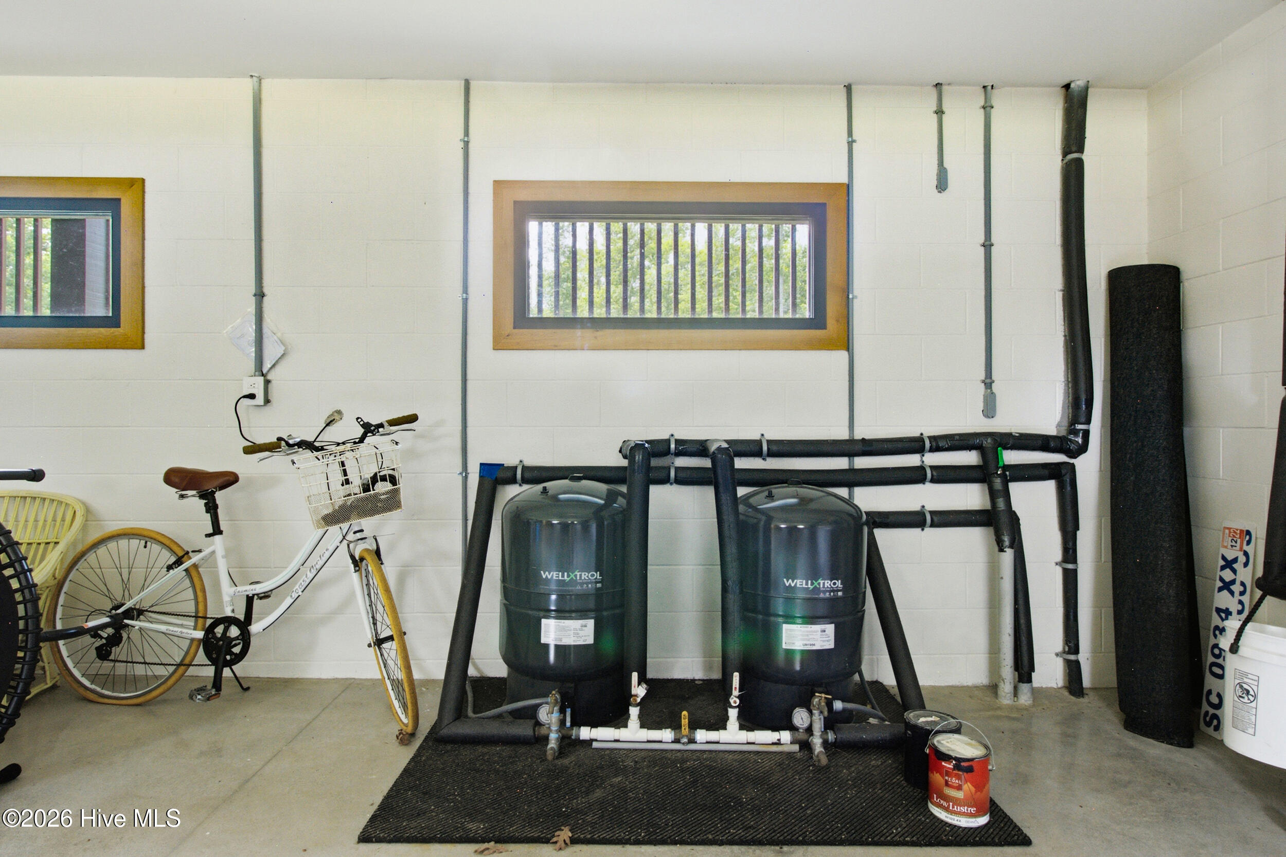 Interior - Garage