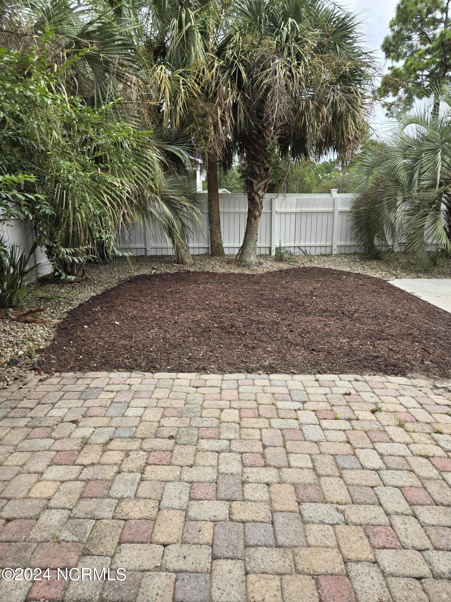 100465743 | Photo 59