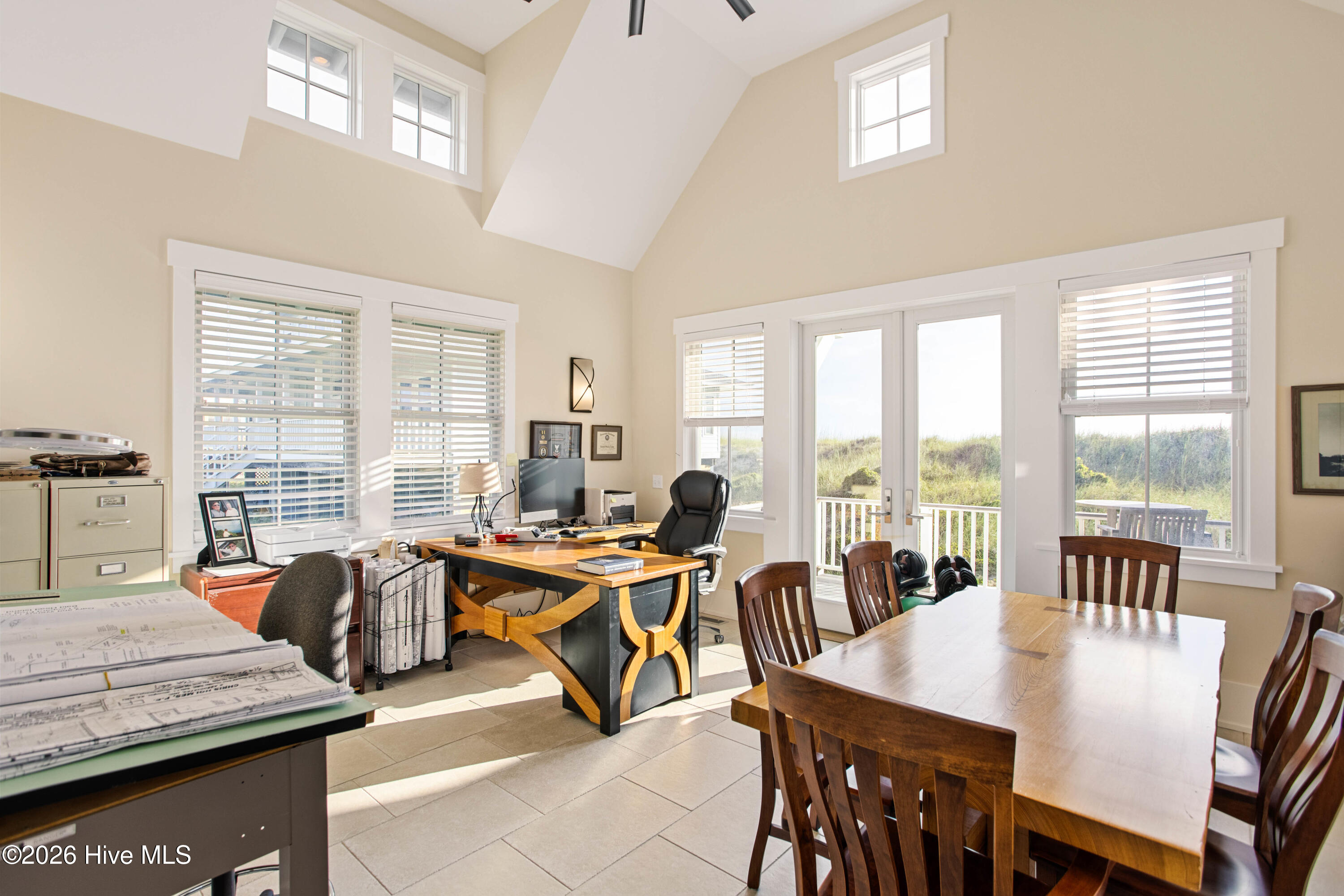 100569964 | Photo 36