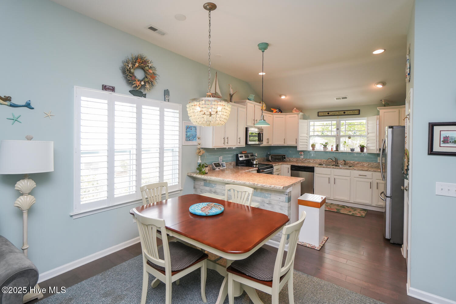 100515060 | Photo 12