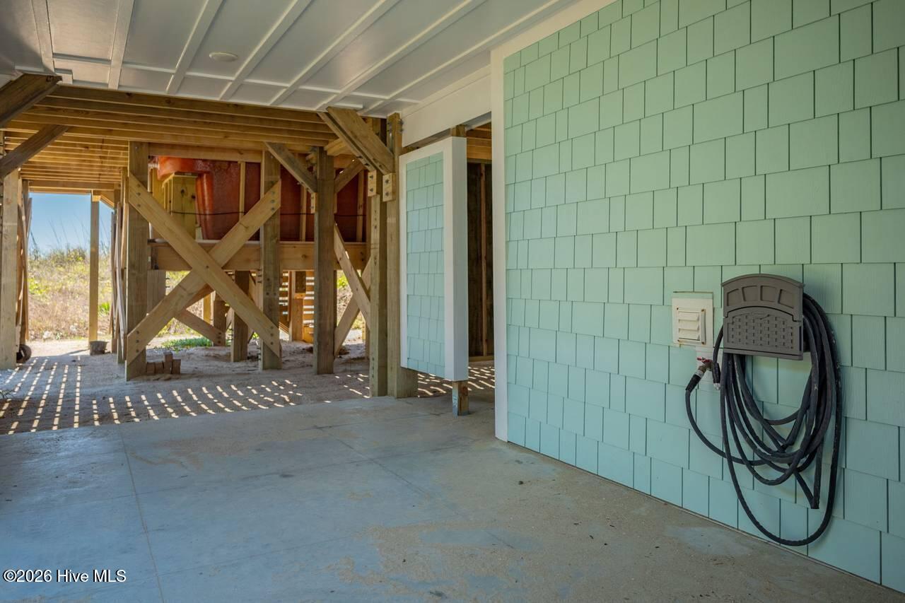 100560212 | Photo 56