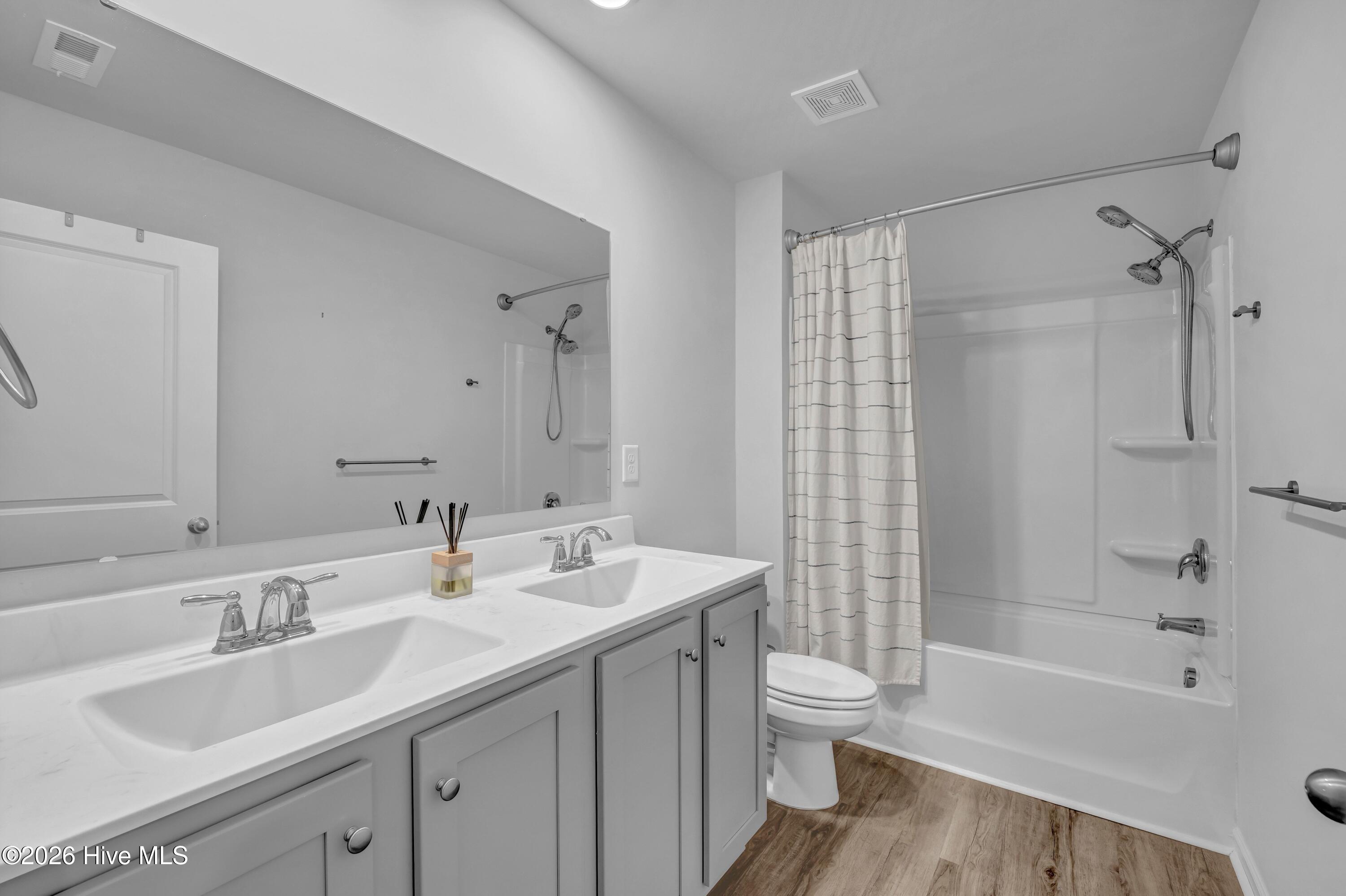 100570372 | Photo 26