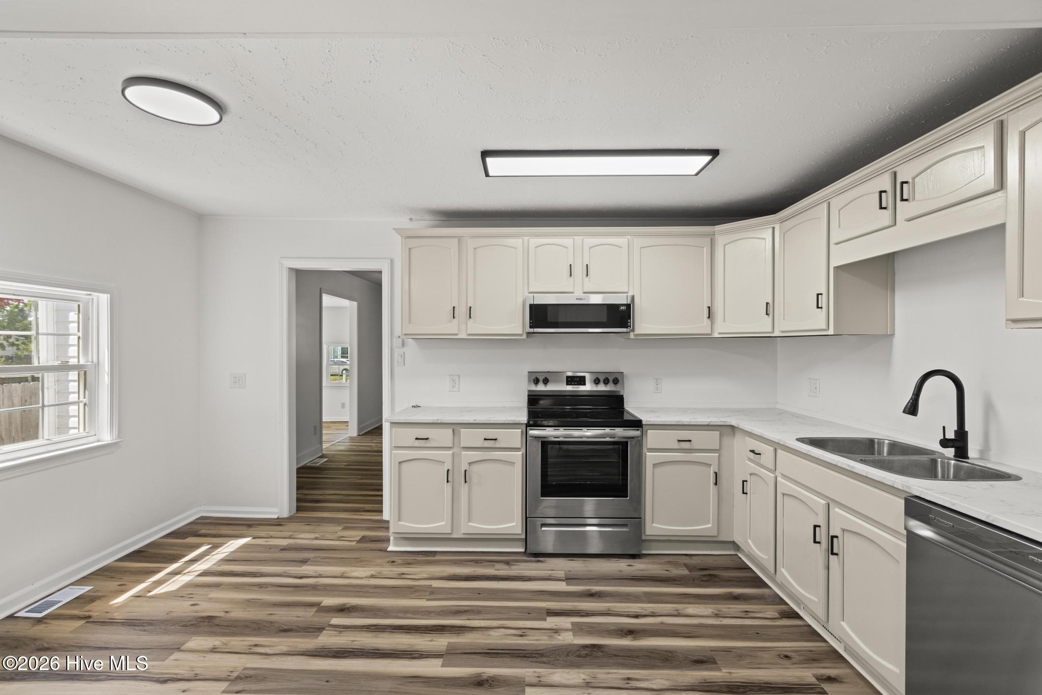 100569487 | Photo 17