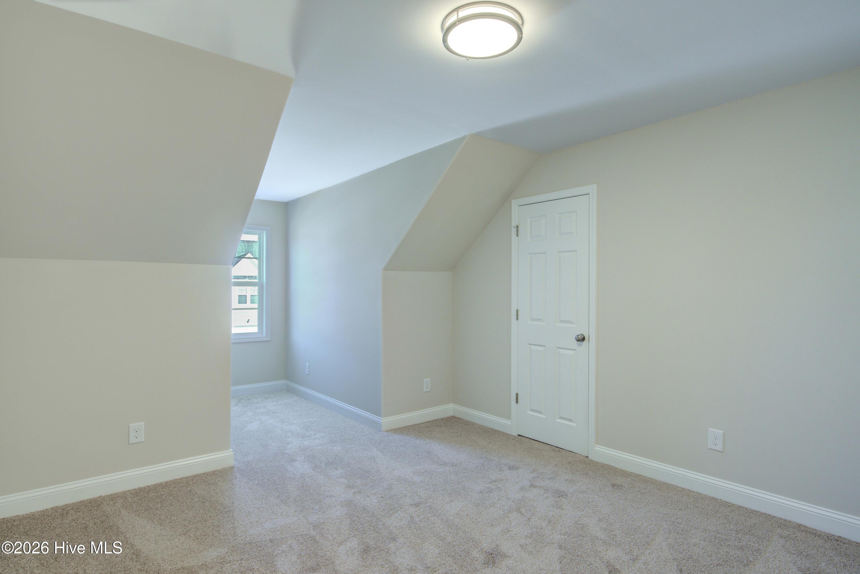 100561393 | Photo 20