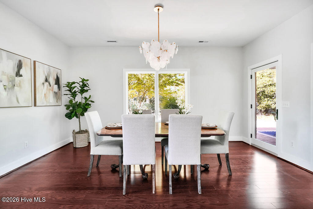 100565103 | Photo 18