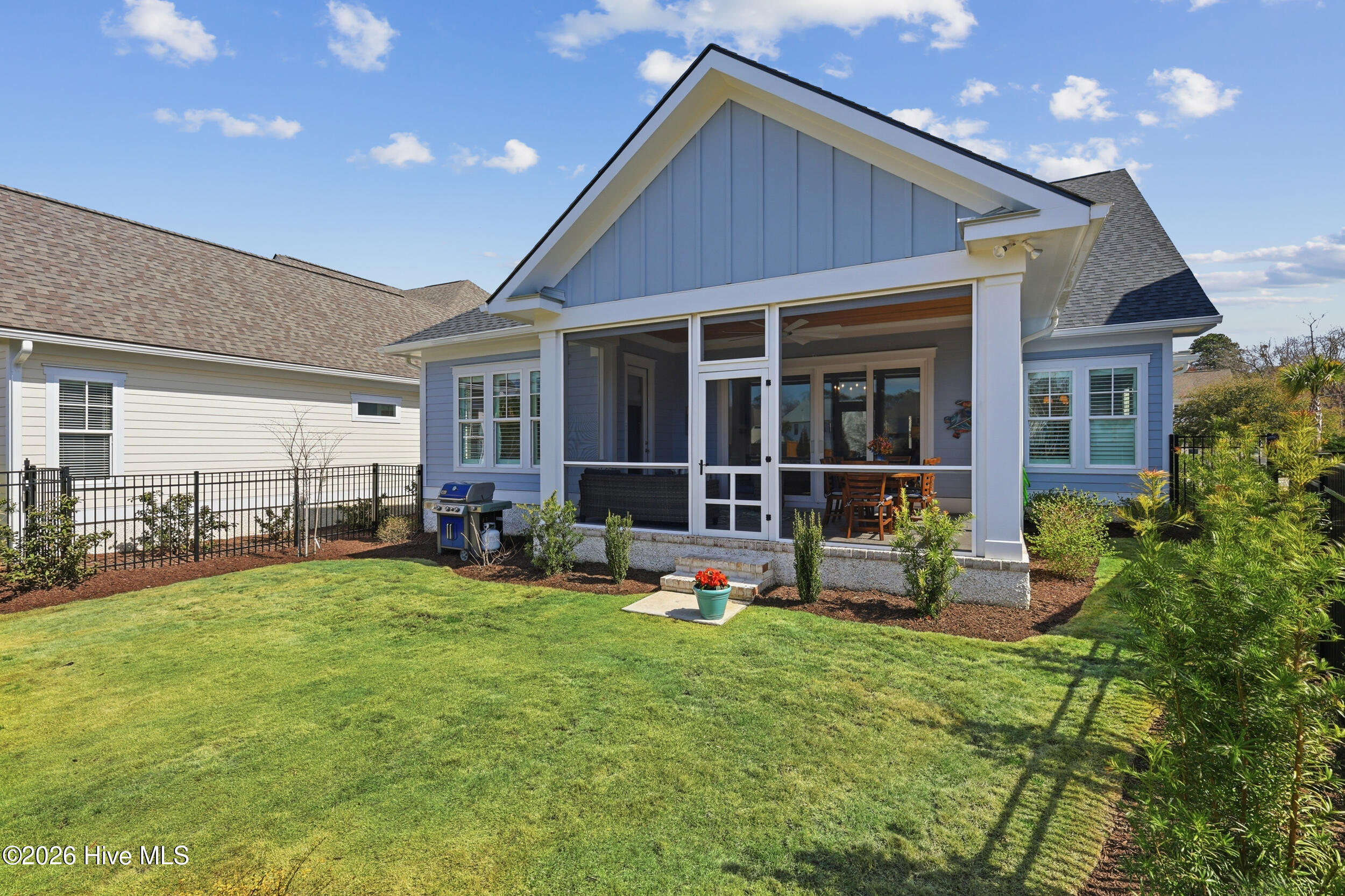 100558657 | Photo 59