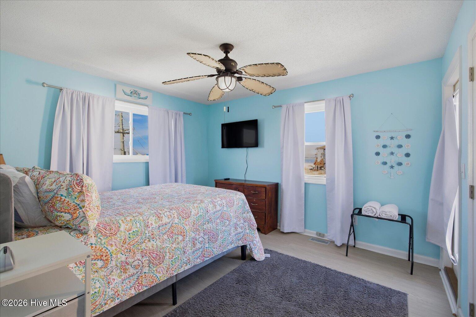 100555921 | Photo 43