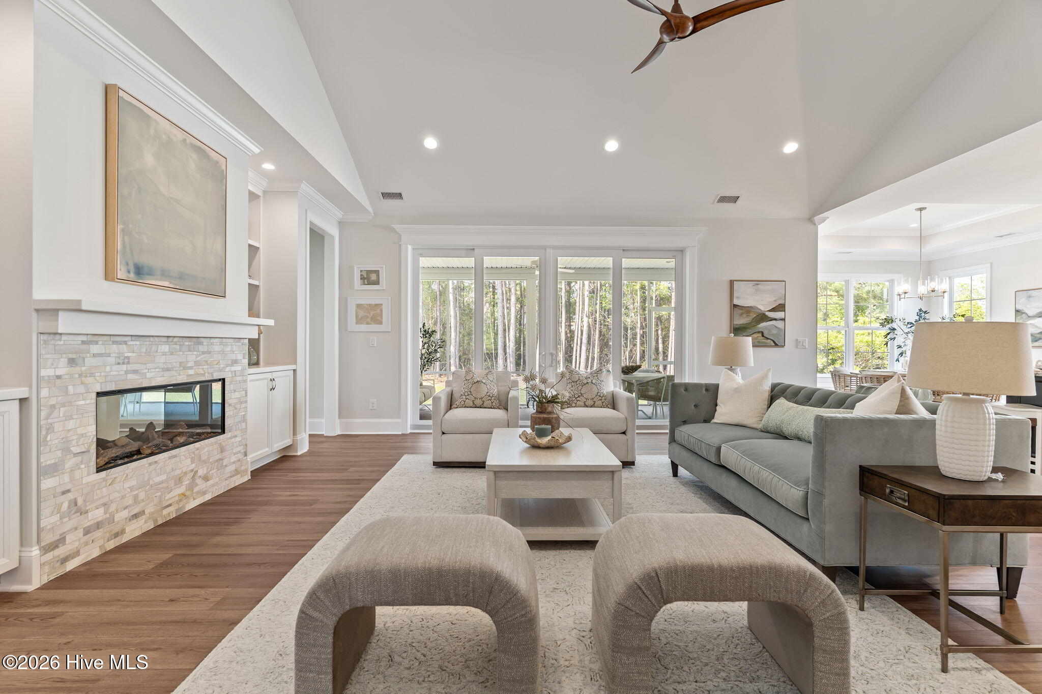 100554681 | Photo 14